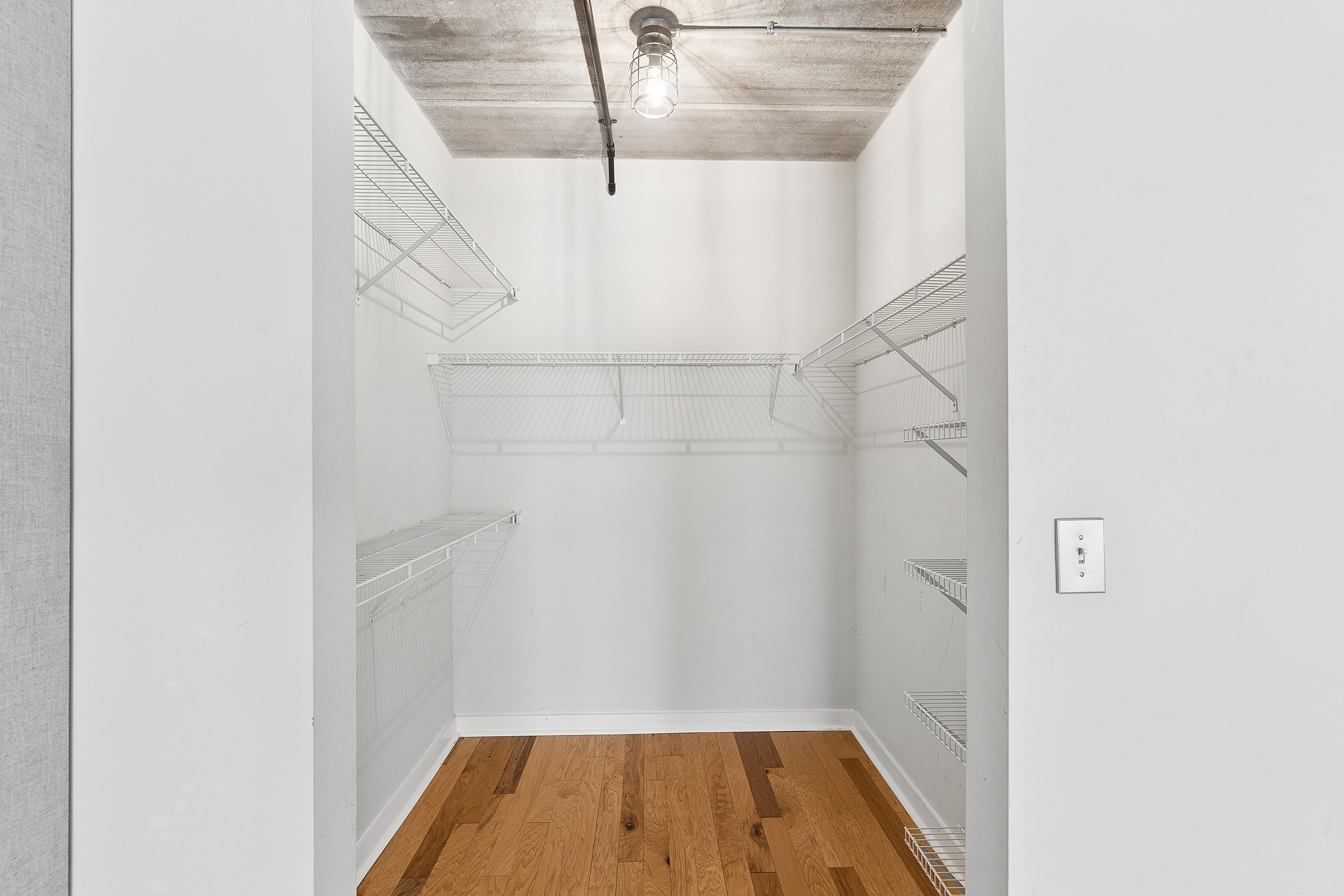  Spacious Heart-of-Midtown Condo - 物件實景
