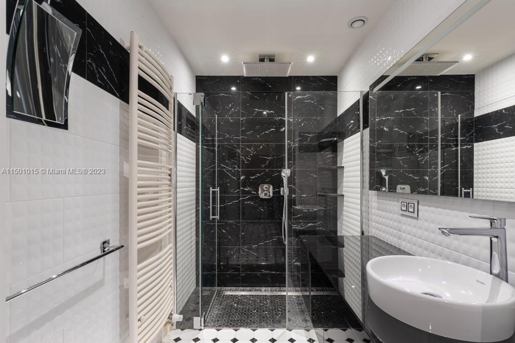 22 Avenue Du Chateau De La Tour Unit 32, Connecticut, 06000, United States, 2 Bedrooms Bedrooms, ,2 BathroomsBathrooms,Residential,For Sale,22 Avenue Du Chateau De La Tour Unit 32,1417118