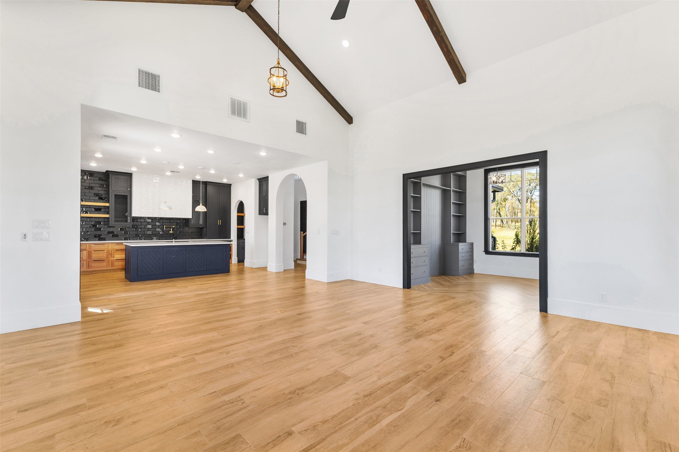 Sulphur Springs, Texas, 75482, United States, 4 Bedrooms Bedrooms, ,4 BathroomsBathrooms,Residential,For Sale,1990973