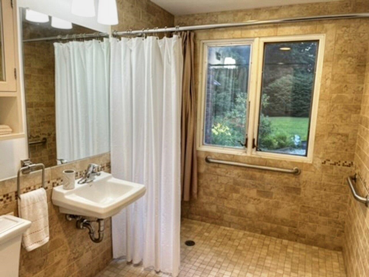 Burlington, Vermont, 05401, United States, 5 Bedrooms Bedrooms, ,2 BathroomsBathrooms,Residential,For Sale,1804397