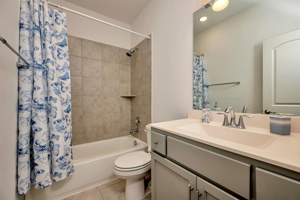 Rockwall, Texas, 75087, United States, 4 Bedrooms Bedrooms, ,6 BathroomsBathrooms,Residential,For Sale,1795252