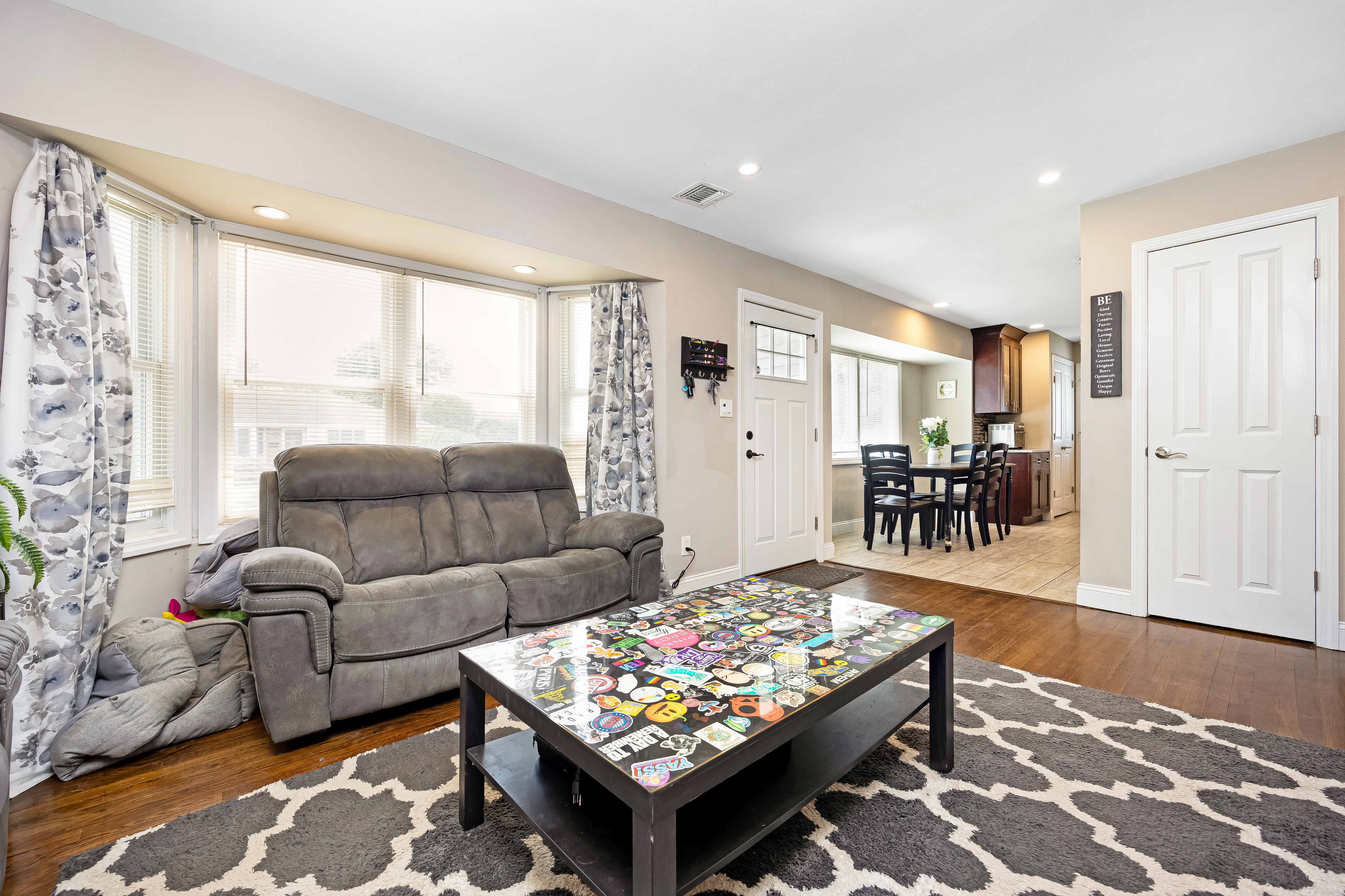 Deer Park, New York, 11729, United States, 3 Bedrooms Bedrooms, ,2 BathroomsBathrooms,Residential,For Sale,1915383