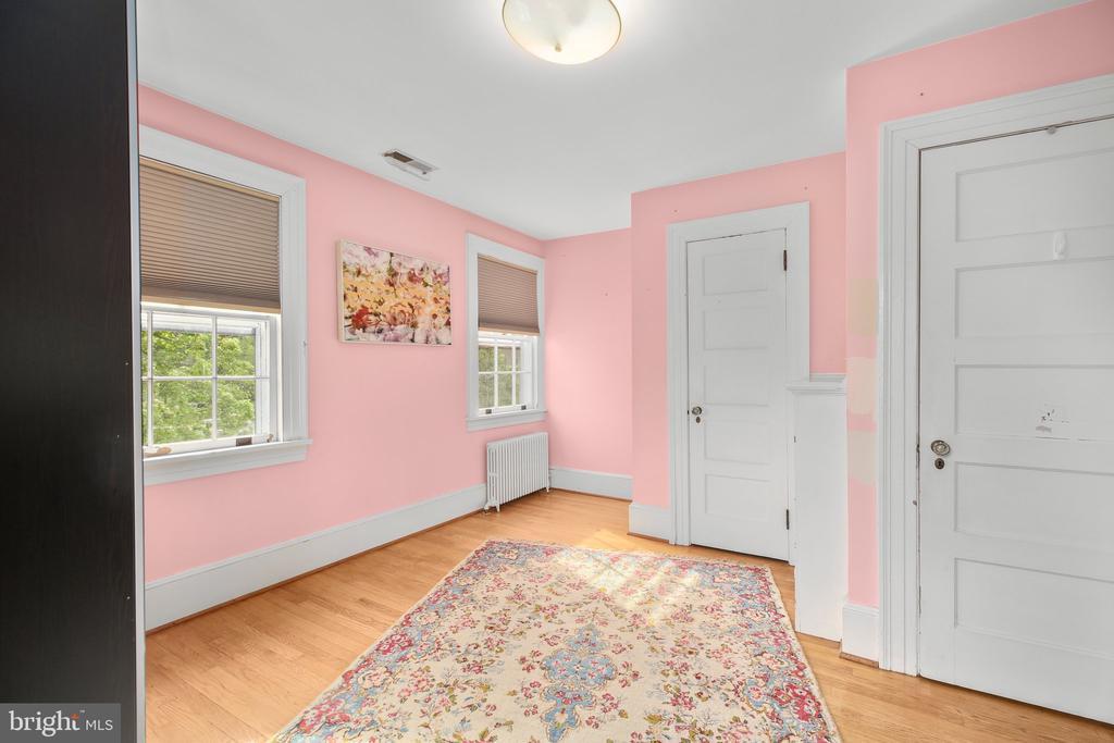 Fredericksburg, Virginia, 22401, United States, 4 Bedrooms Bedrooms, ,2 BathroomsBathrooms,Residential,For Sale,1826966