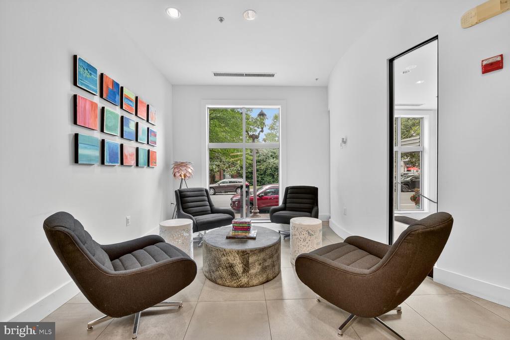 Arlington, Virginia, 22201, United States, 2 Bedrooms Bedrooms, ,2 BathroomsBathrooms,Residential,For Sale,1927773