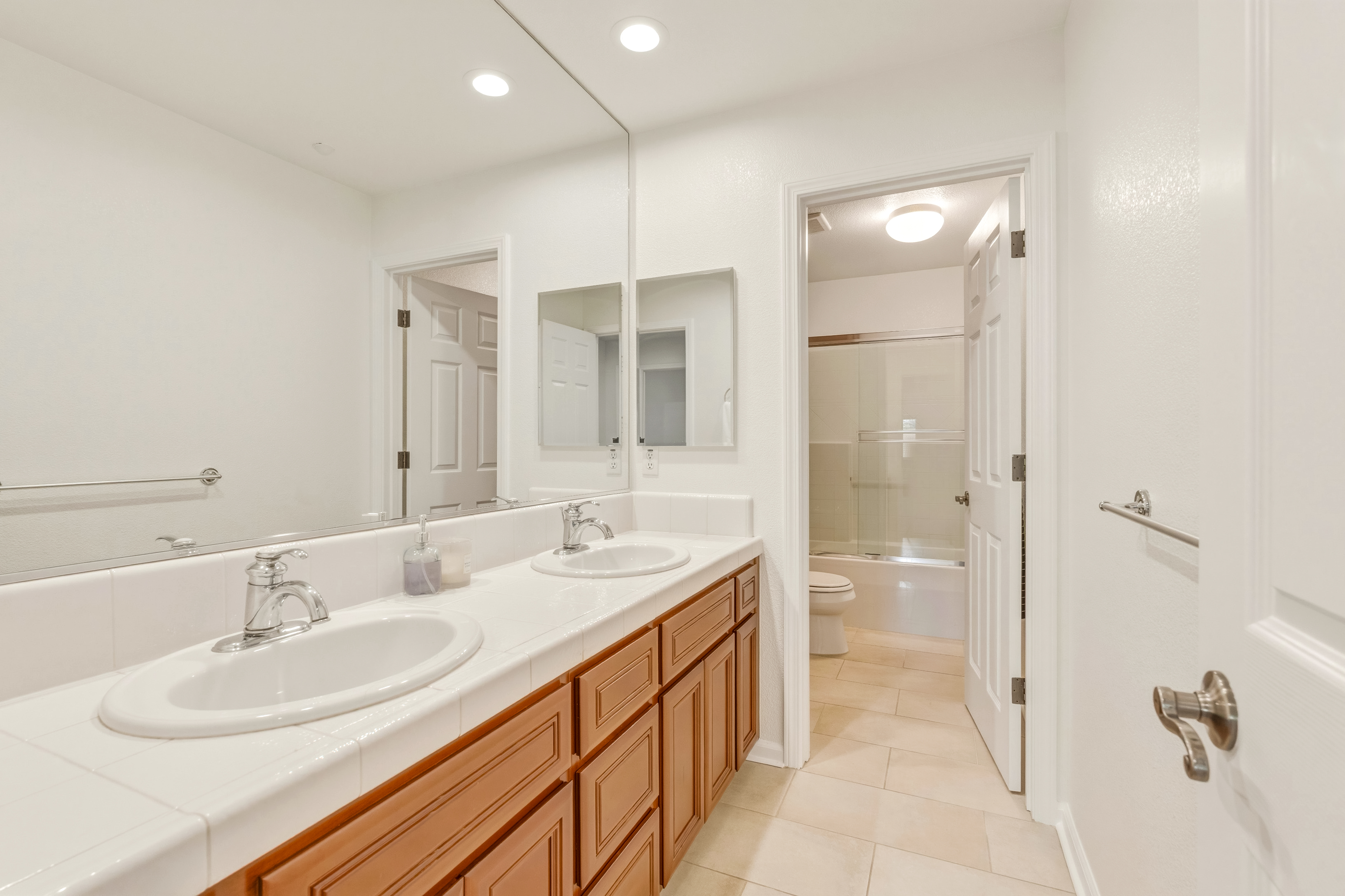  Spacious Atherton Ranch Beauty - 物件實景