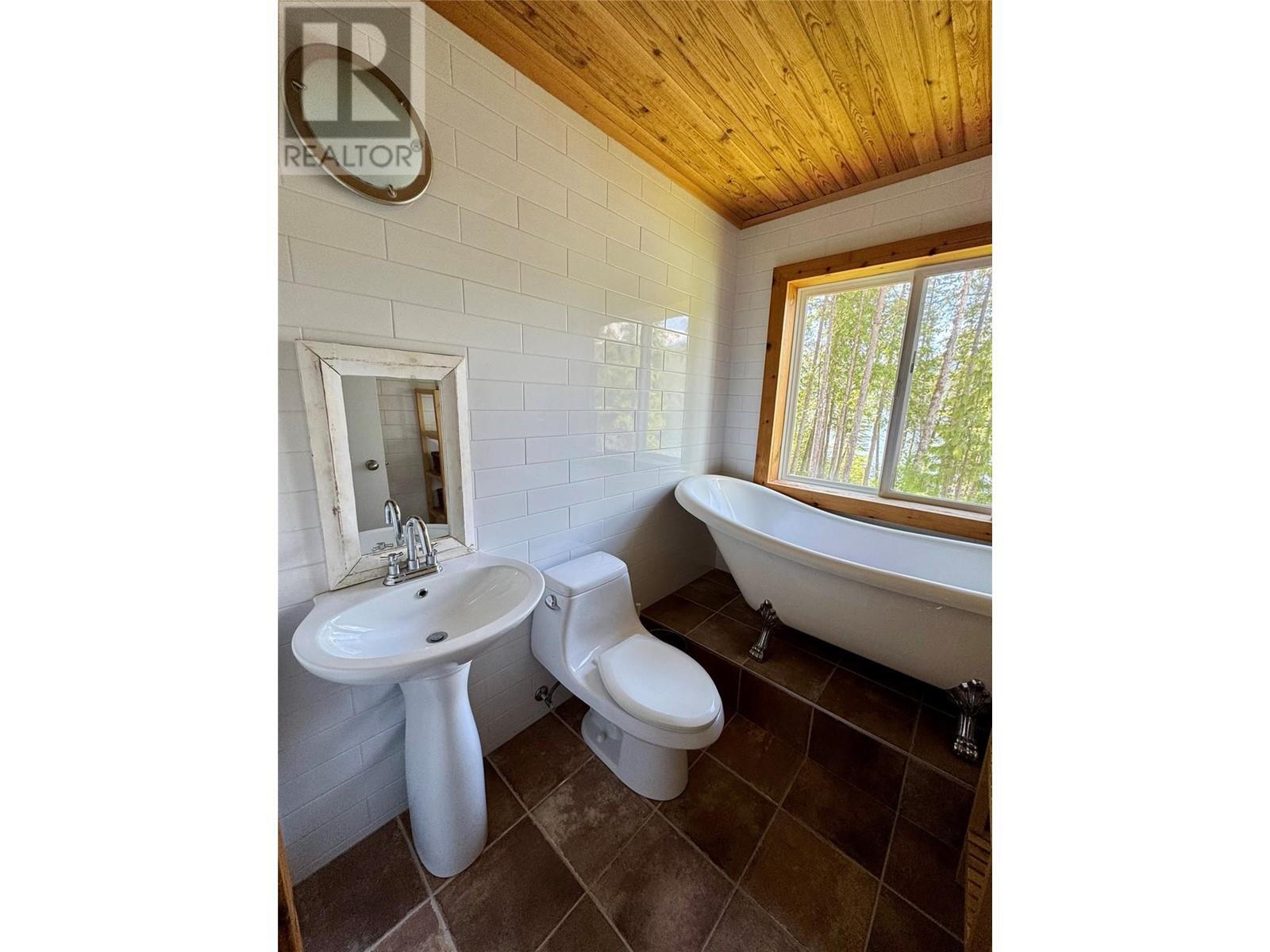 SICAMOUS, British Columbia, V0E 2V0, CA, 3 Bedrooms Bedrooms, ,2 BathroomsBathrooms,Residential,For Sale,1838077