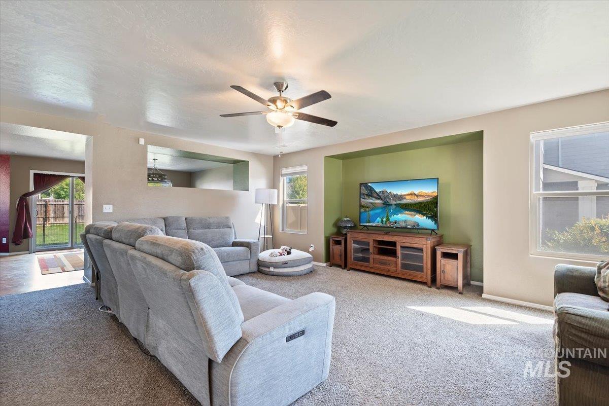 Nampa, Idaho, 83687, United States, 5 Bedrooms Bedrooms, ,Residential,For Sale,1926989