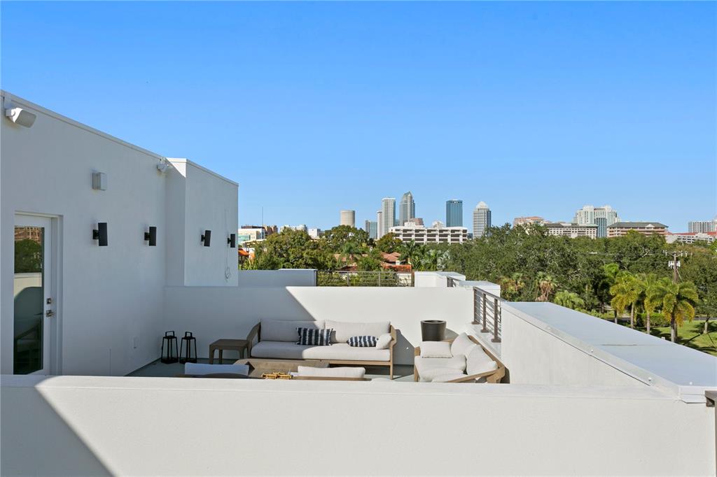 Tampa, Florida, 33606, United States, 4 Bedrooms Bedrooms, ,3 BathroomsBathrooms,Residential,For Sale,1998120