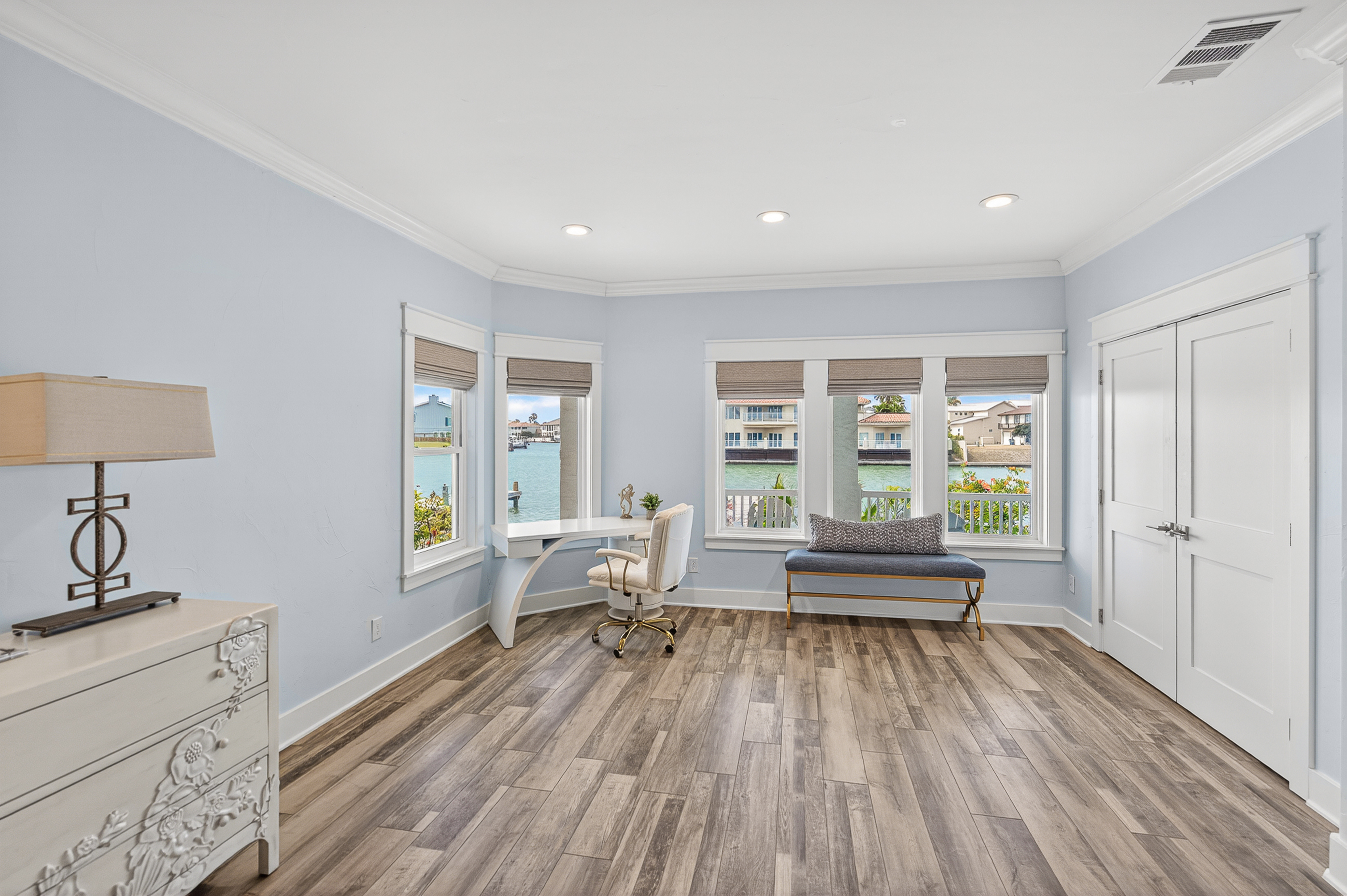  Canal-Front Estate in Island Moorings - 物件實景