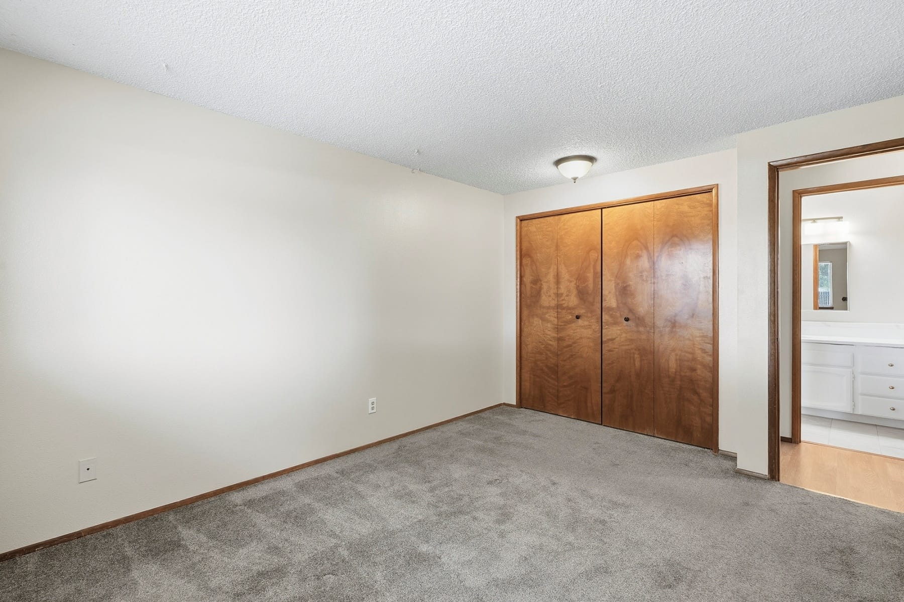  2986 SE BLUE BIRD DR Hillsboro, OR 97123 - 物件實景