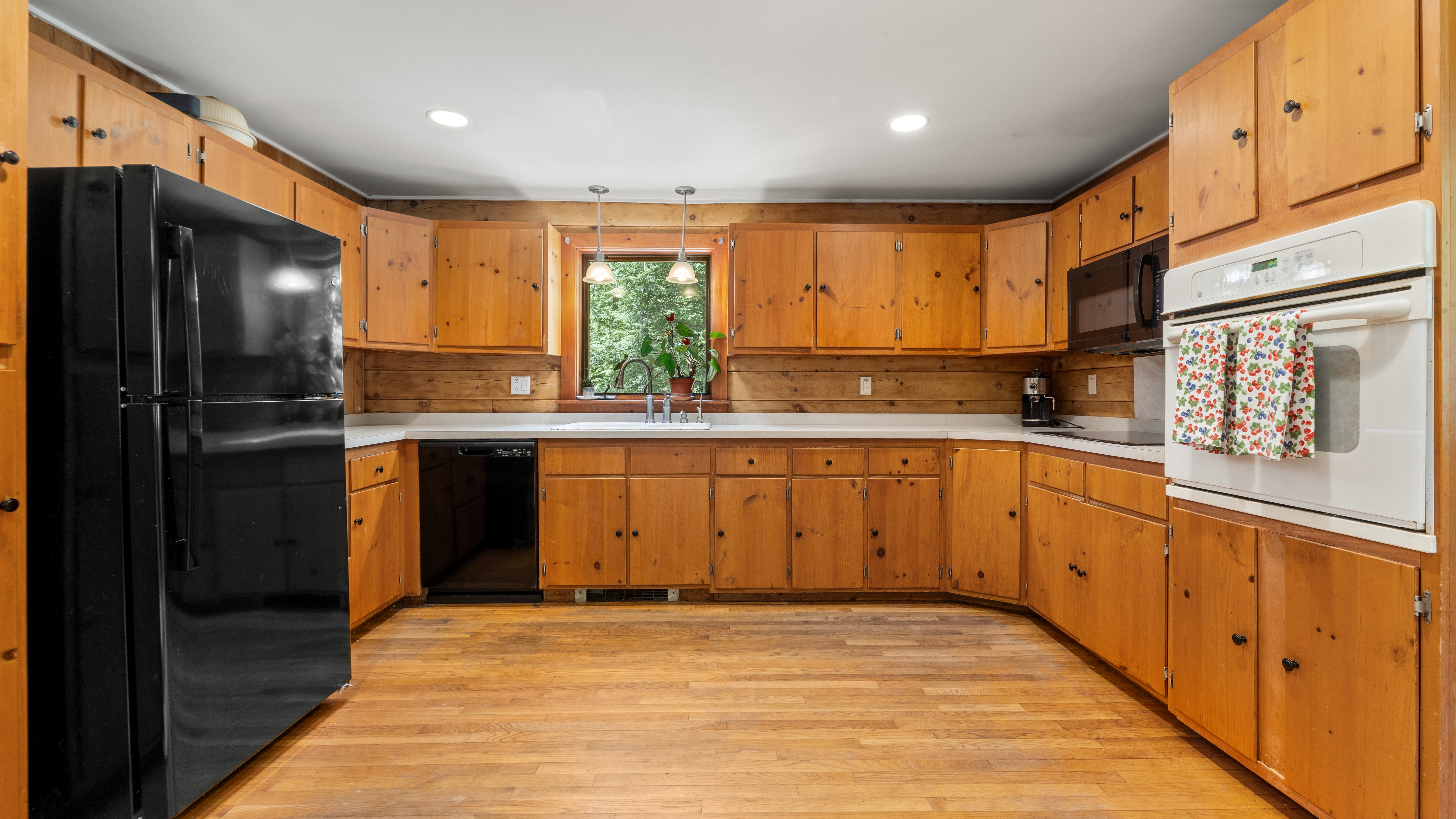  Wooded Privacy in Beautiful Lake Community - 物件實景