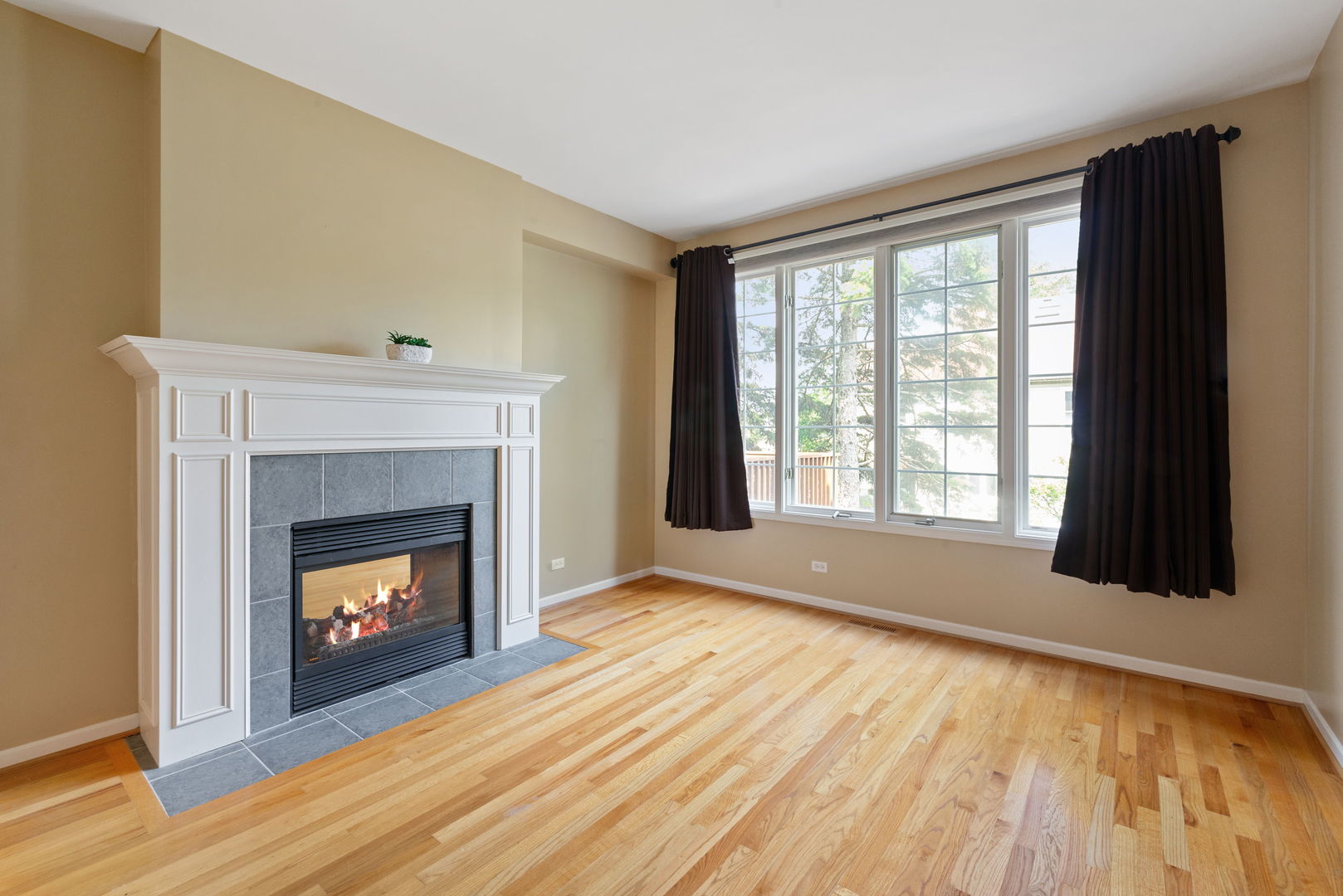 Clarendon Hills, Illinois, 60514, United States, 3 Bedrooms Bedrooms, ,4 BathroomsBathrooms,Residential,For Sale,1917316