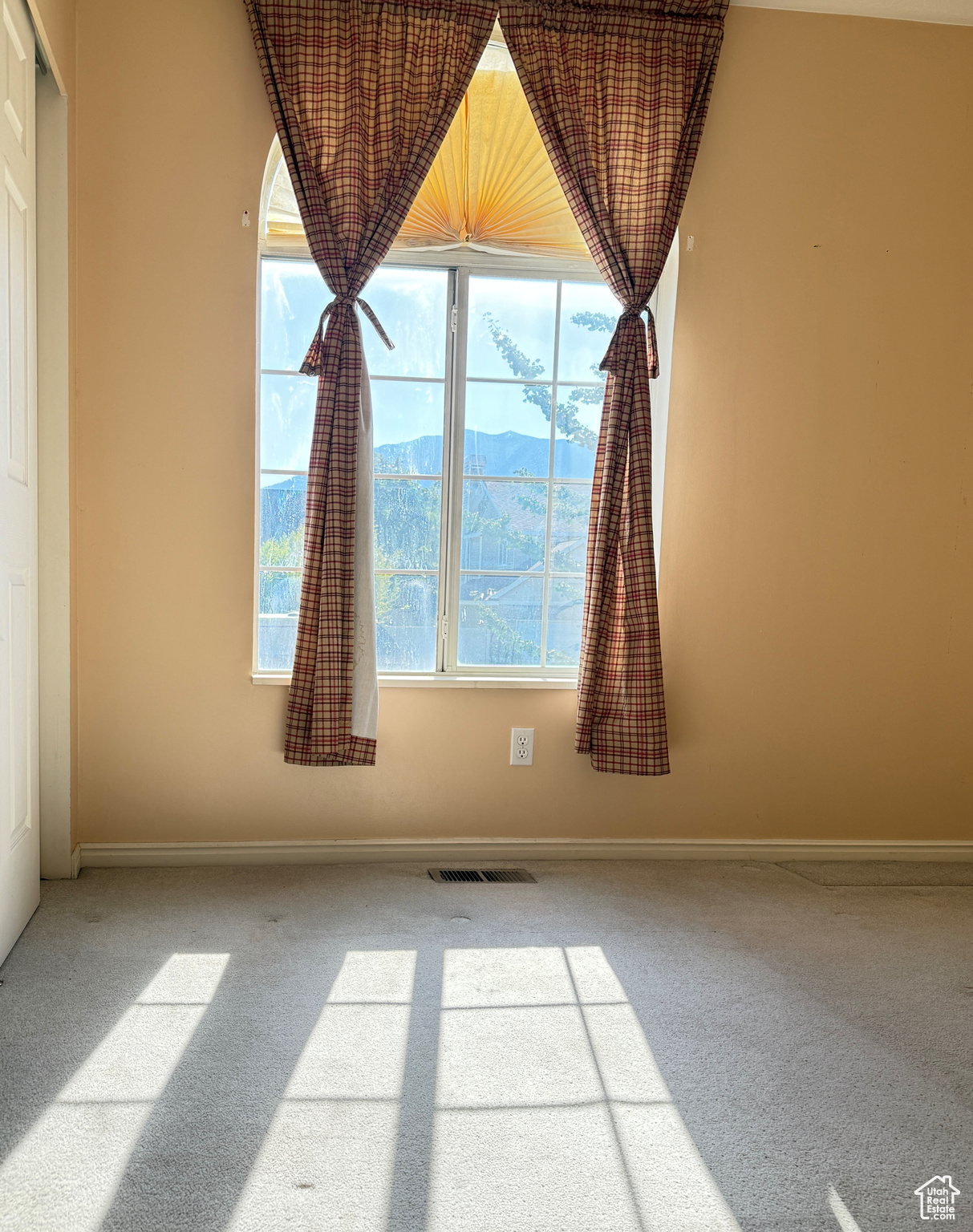 Orem, Utah, 84057, United States, 4 Bedrooms Bedrooms, ,3 BathroomsBathrooms,Residential,For Sale,1917303
