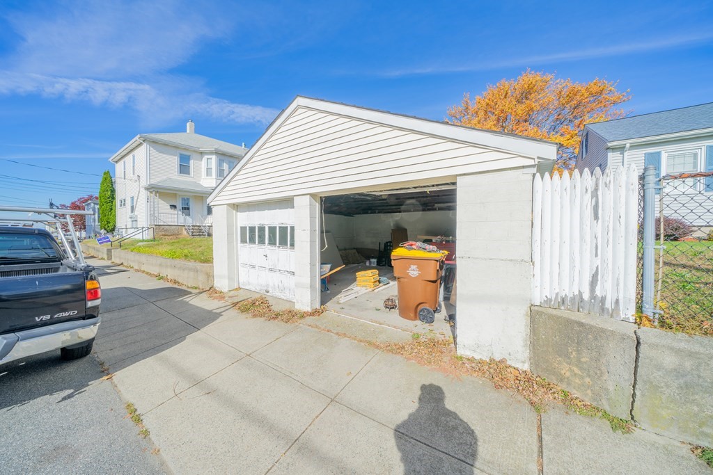 Fall River, Massachusetts, 02723, United States, 10 Bedrooms Bedrooms, ,3 BathroomsBathrooms,Residential,For Sale,1923433