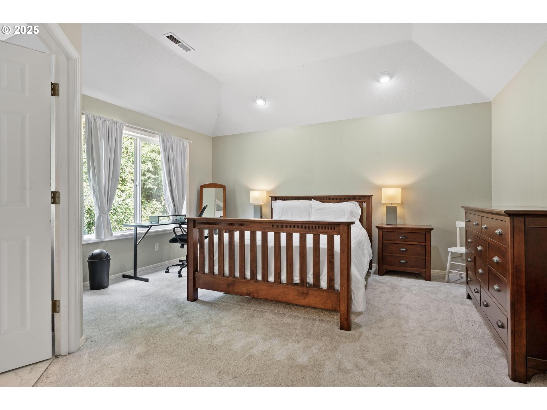Portland, Oregon, 97219, United States, 4 Bedrooms Bedrooms, ,2 BathroomsBathrooms,Residential,For Sale,1917985