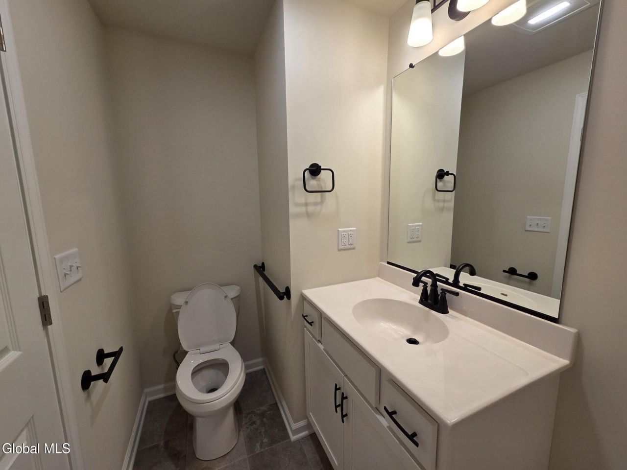 Mechanicville, New York, 12118, United States, 3 Bedrooms Bedrooms, ,3 BathroomsBathrooms,Residential,For Sale,1908351