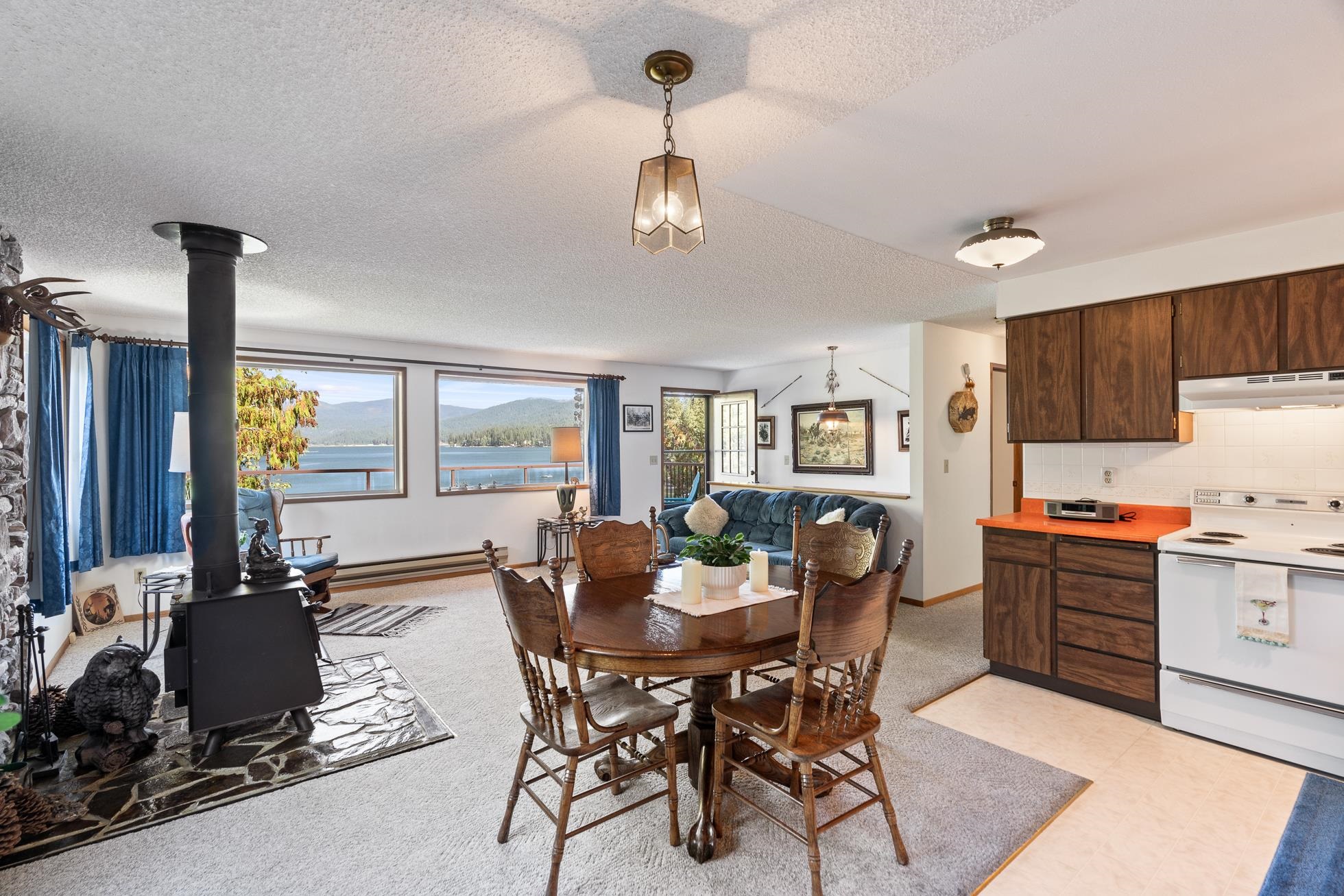 Newman Lake, Washington, 99025, United States, 3 Bedrooms Bedrooms, ,1 BathroomBathrooms,Residential,For Sale,1979183