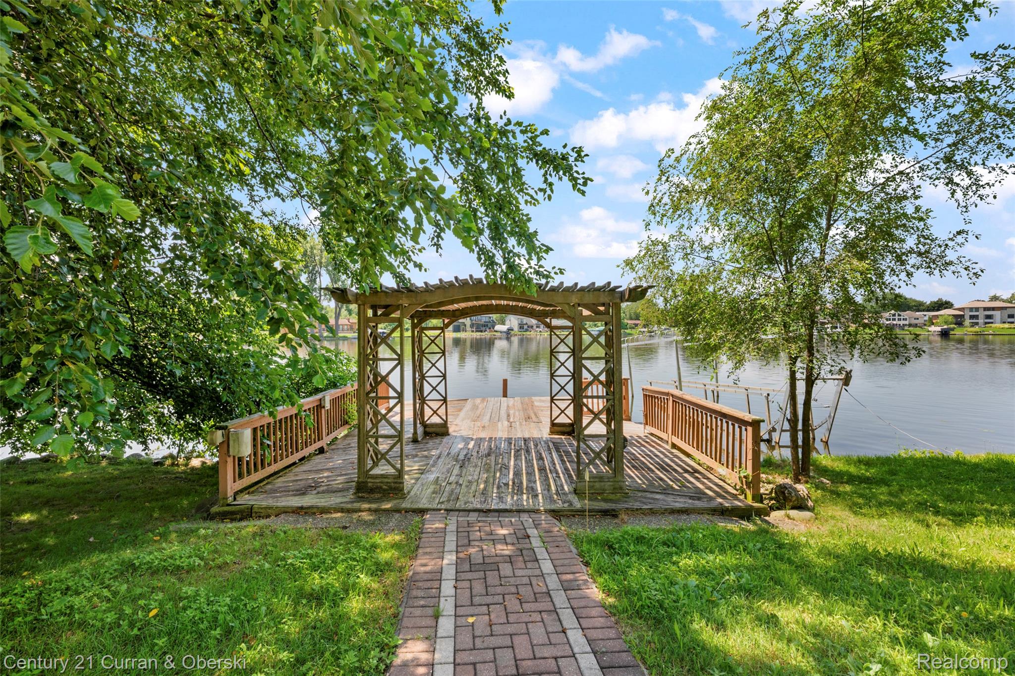 Walled Lake, Michigan, 48390, United States, 3 Bedrooms Bedrooms, ,3 BathroomsBathrooms,Residential,For Sale,1981243