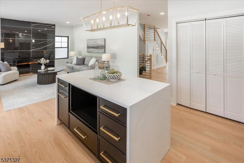 Chatham Boro, New Jersey, 07928, United States, 5 Bedrooms Bedrooms, ,6 BathroomsBathrooms,Residential,For Sale,2002999