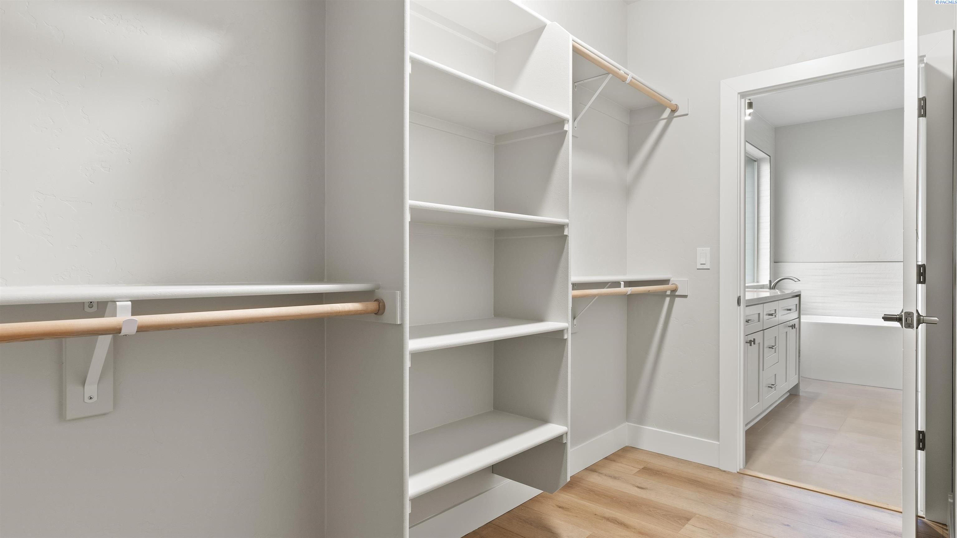 Richland, Washington, 99352, United States, 3 Bedrooms Bedrooms, ,2 BathroomsBathrooms,Residential,For Sale,1991742