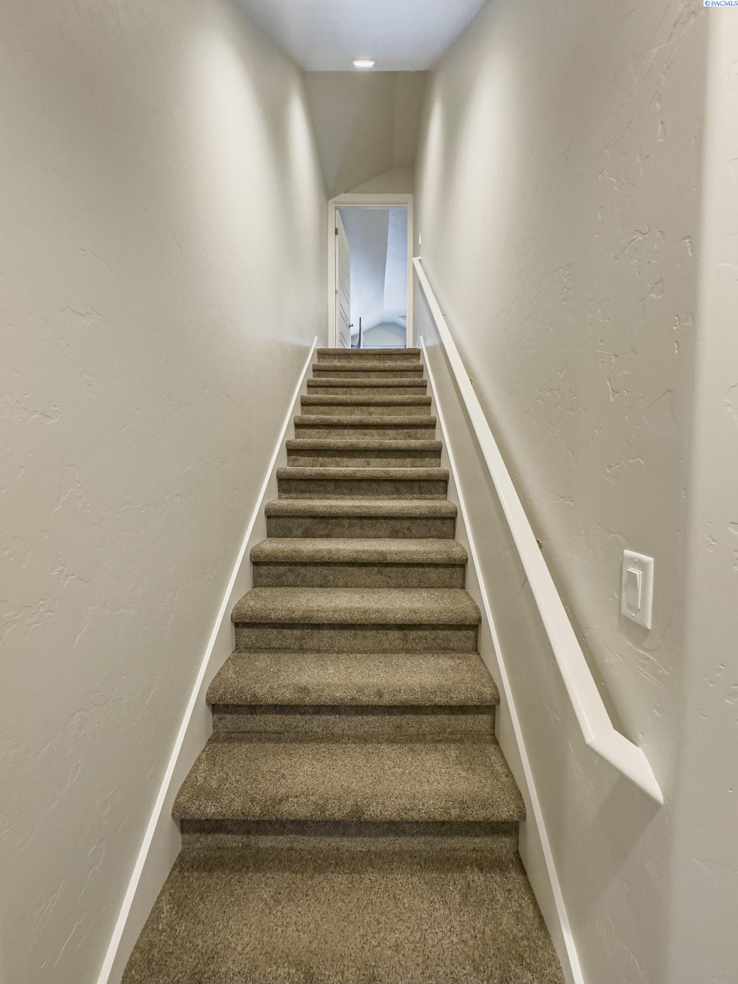 West Richland, Washington, 99353, United States, 5 Bedrooms Bedrooms, ,2 BathroomsBathrooms,Residential,For Sale,1873826