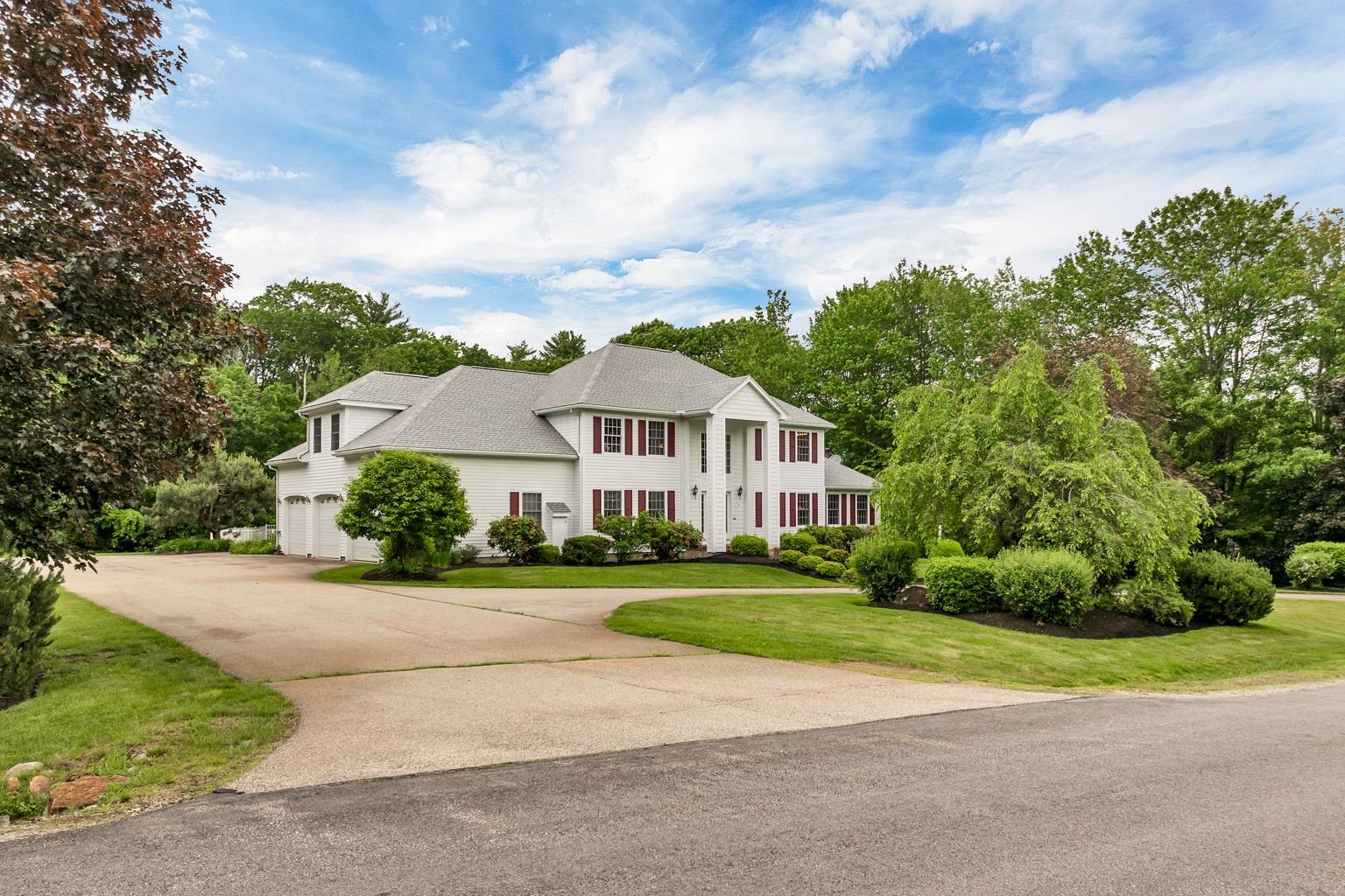 Gilford, New Hampshire, 03249, United States, 4 Bedrooms Bedrooms, ,4 BathroomsBathrooms,Residential,For Sale,1857235