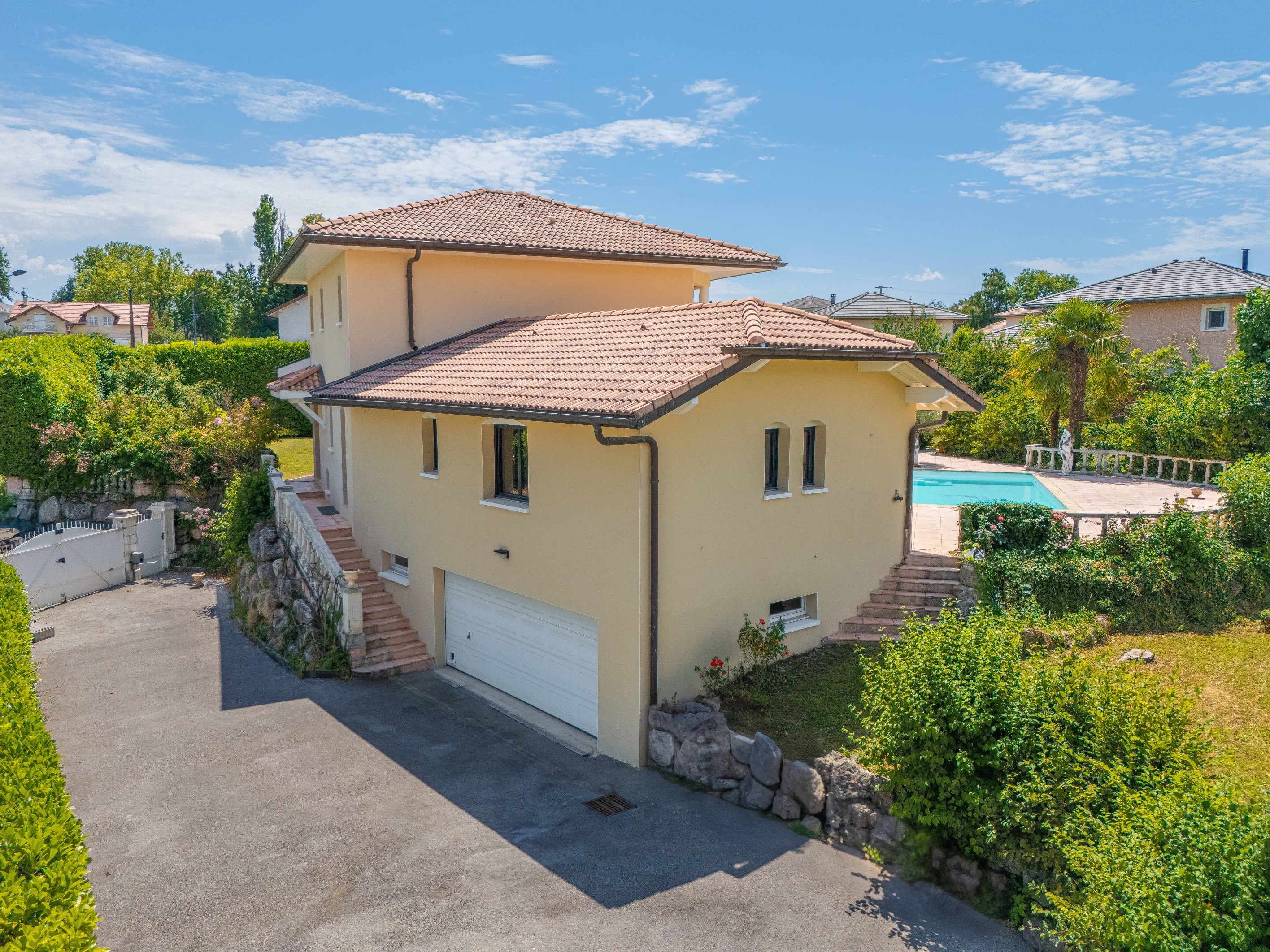  MESSERY - Villa with pool - Lake view - 物件實景
