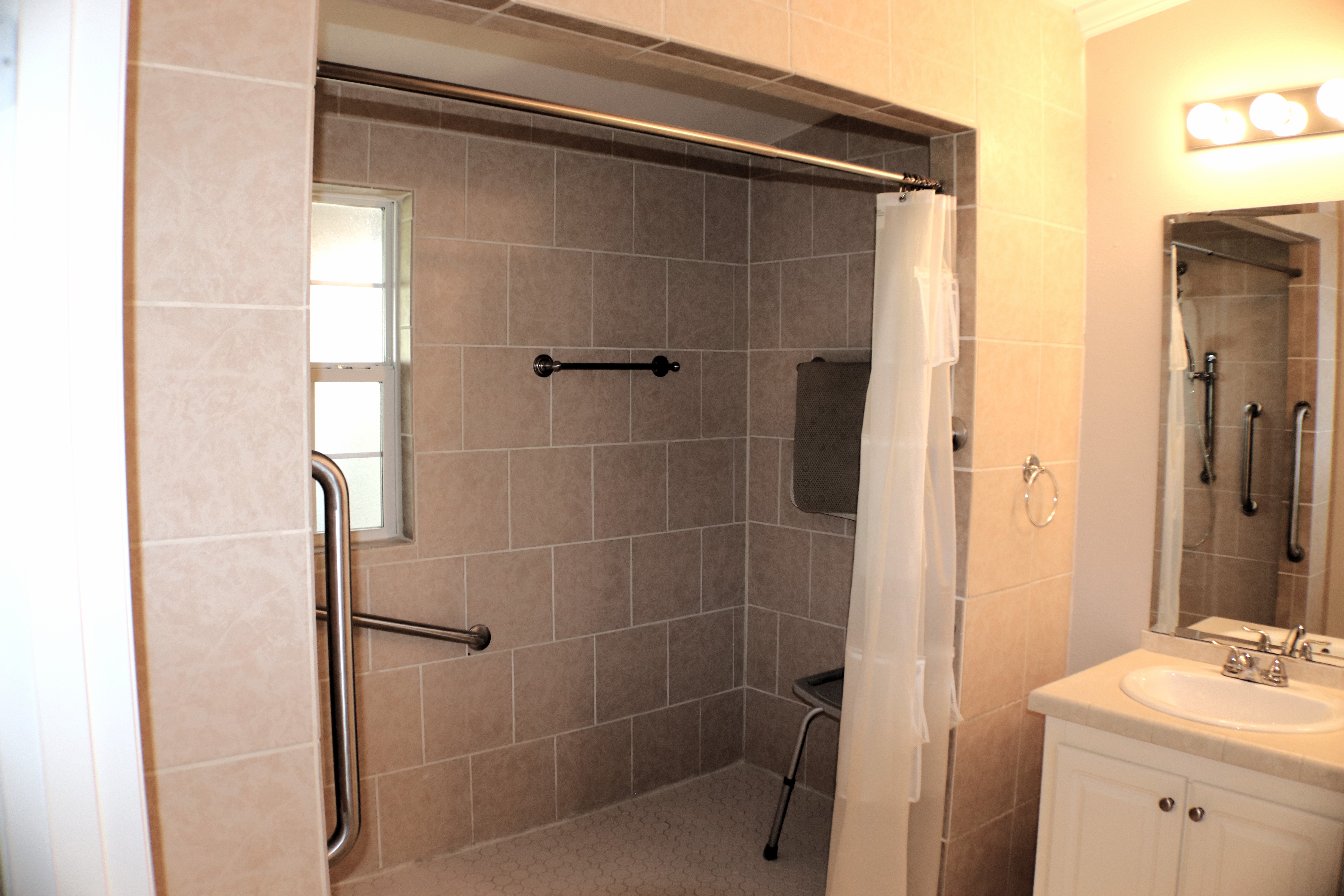 Greenville, Texas, 75402, United States, 3 Bedrooms Bedrooms, ,2 BathroomsBathrooms,Residential,For Sale,1978816