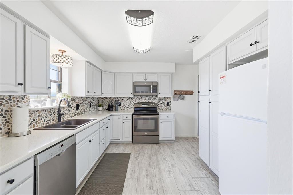 Sanger, Texas, 76266, United States, 3 Bedrooms Bedrooms, ,2 BathroomsBathrooms,Residential,For Sale,1995373