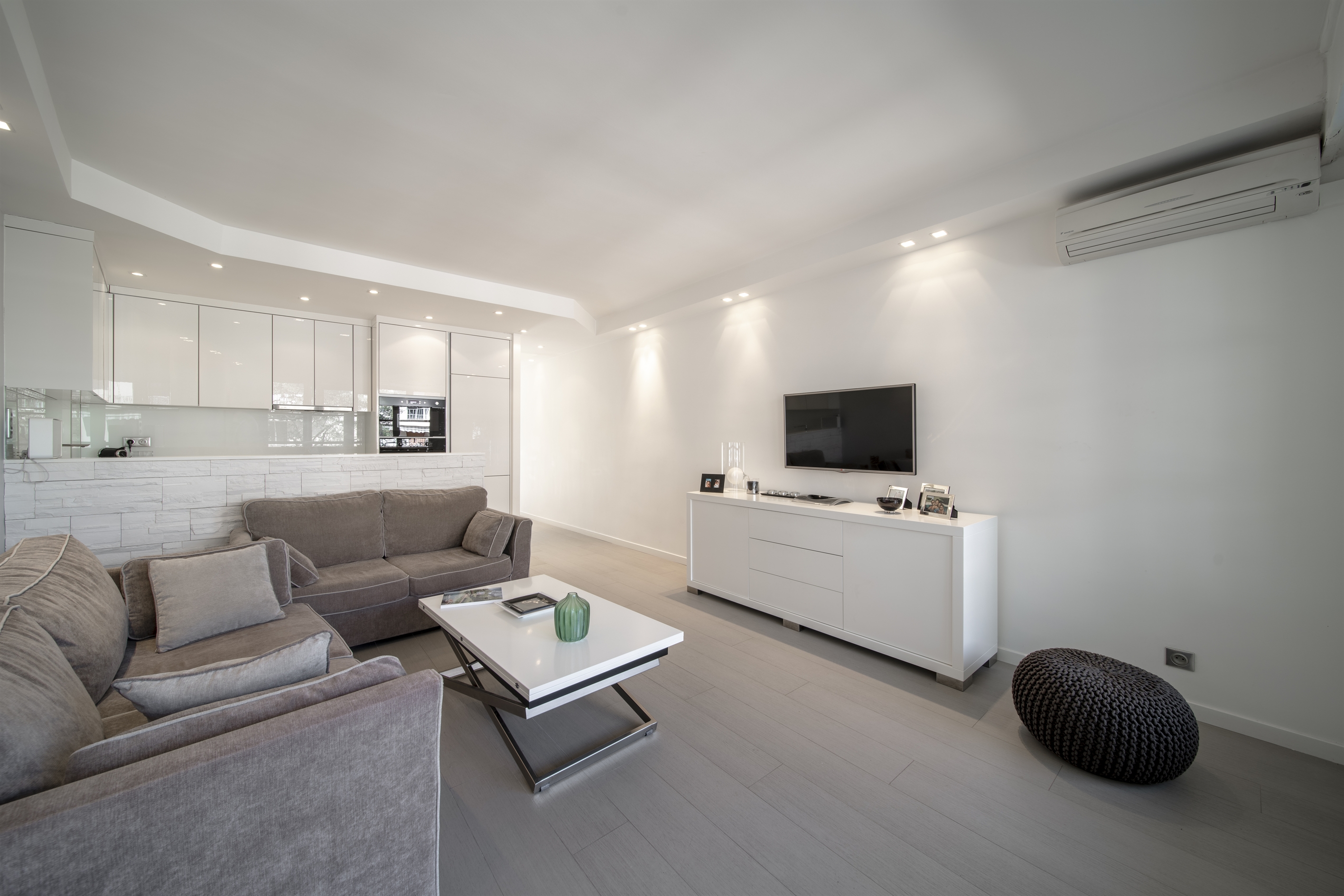  1-bedroom renovated apartment with terrace and garage Cannes City Centre - 物件實景