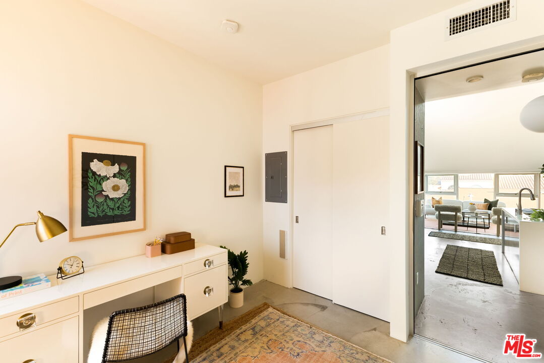 Los Angeles, California, 90038, United States, 2 Bedrooms Bedrooms, ,2 BathroomsBathrooms,Residential,For Sale,1917105