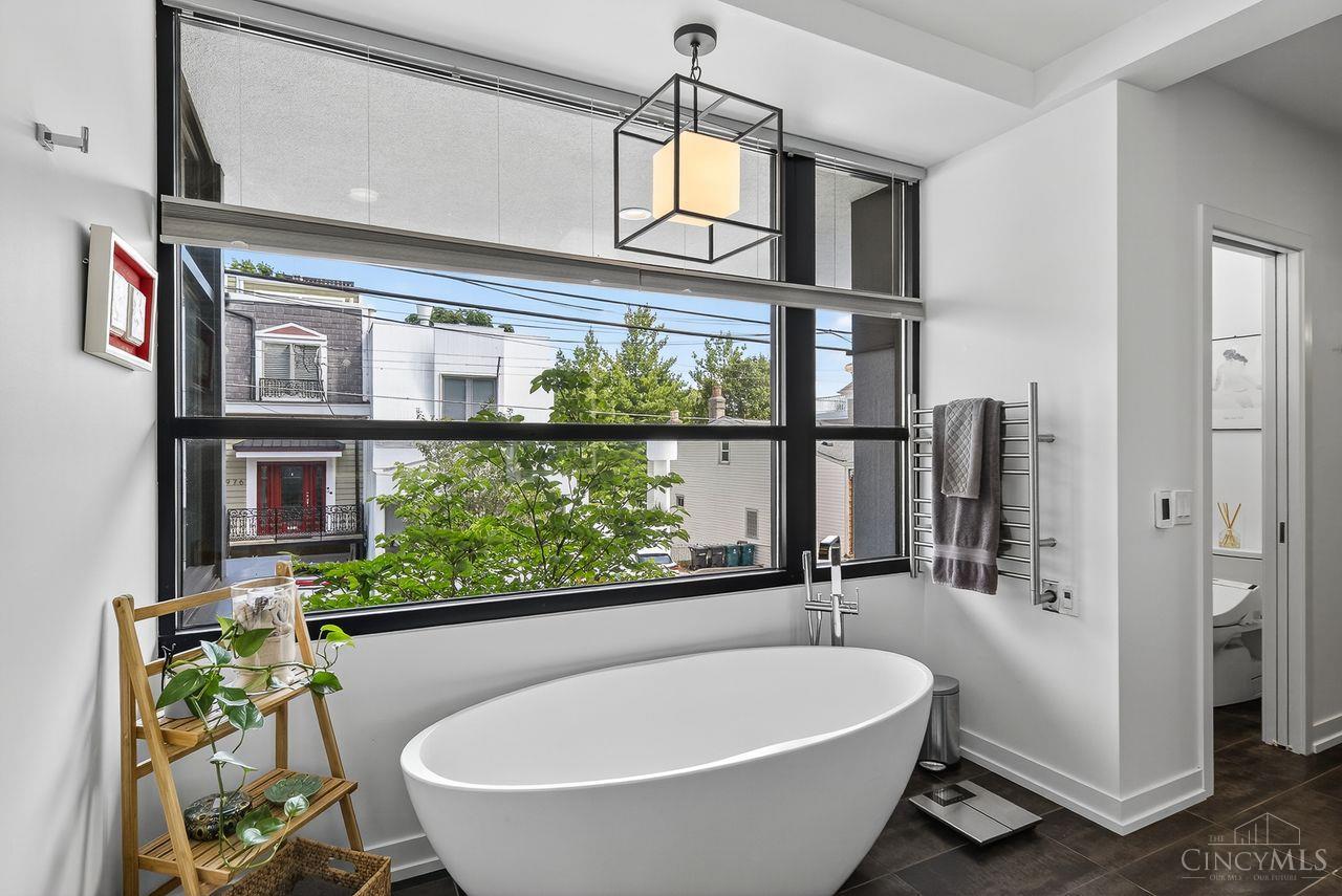 Cincinnati, Ohio, 45202, United States, 4 Bedrooms Bedrooms, ,4 BathroomsBathrooms,Residential,For Sale,1926217