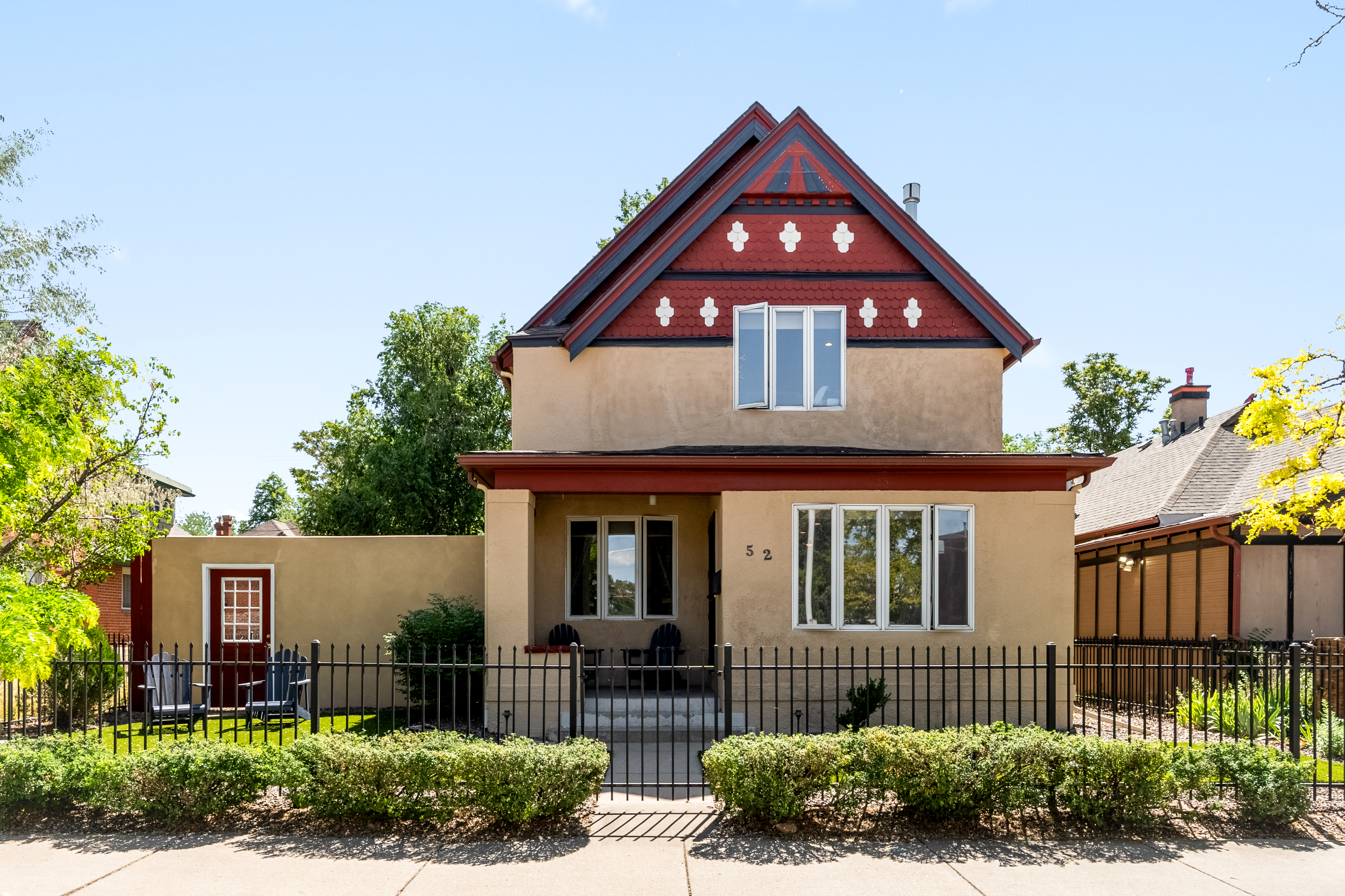  Outstanding Victorian-Style Home Just a Block From Broadway - 物件實景