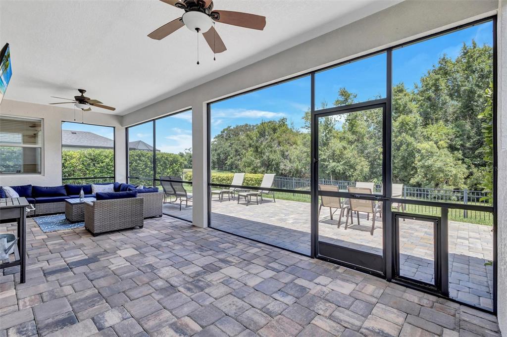 Bradenton, Florida, 34212, United States, 2 Bedrooms Bedrooms, ,2 BathroomsBathrooms,Residential,For Sale,1891618