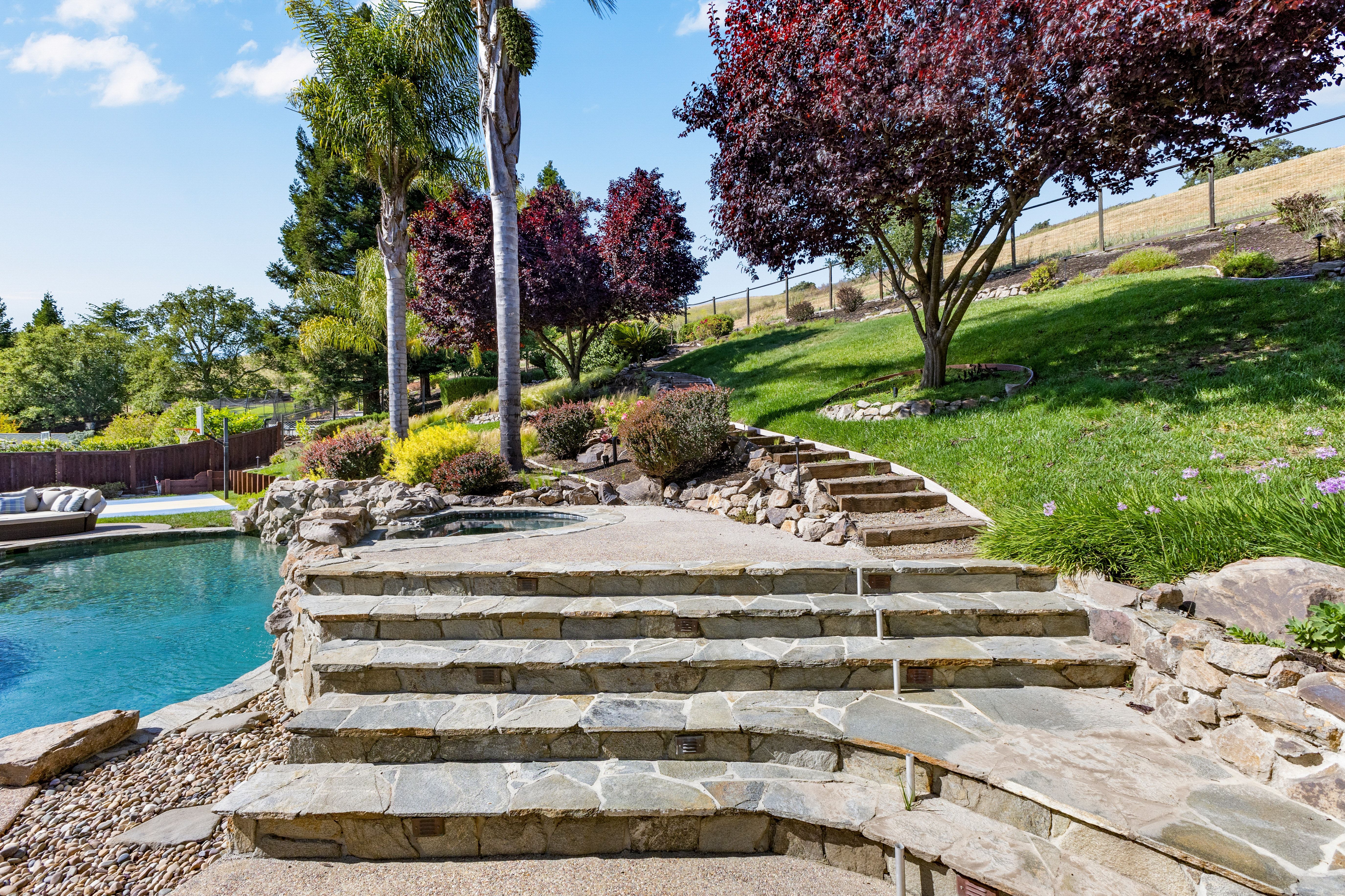  Exceptional Northridge Estates Home on Expansive Private Lot - 物件實景