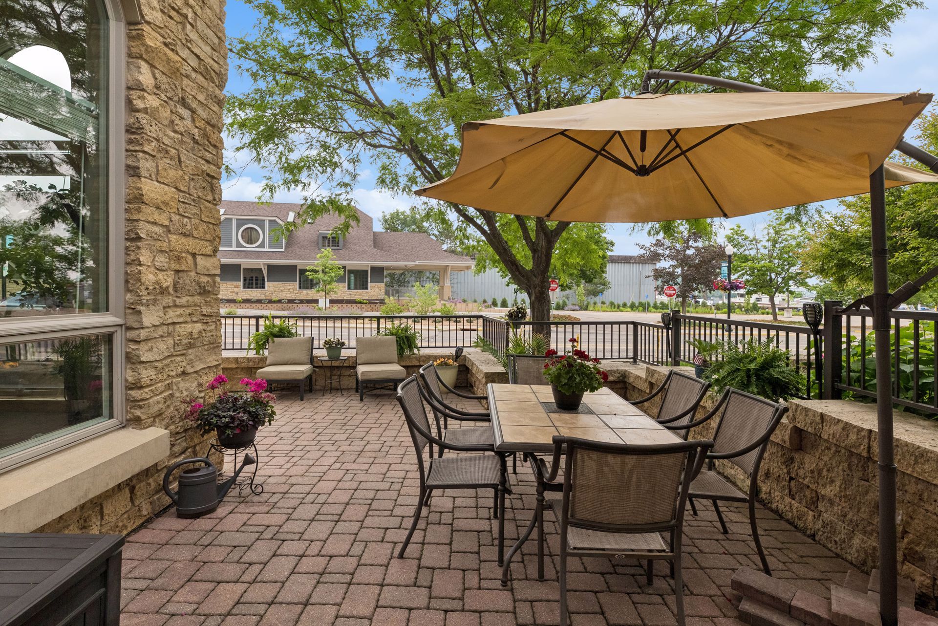  Timeless Brownstone Living in the Heart of Stillwater - 物件實景