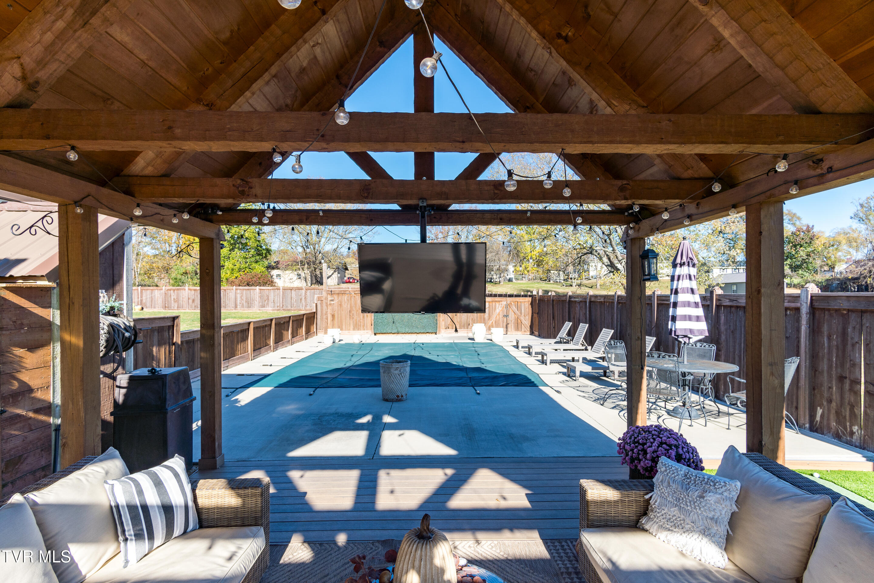 Piney Flats, Tennessee, 37686, United States, 4 Bedrooms Bedrooms, ,4 BathroomsBathrooms,Residential,For Sale,2005173