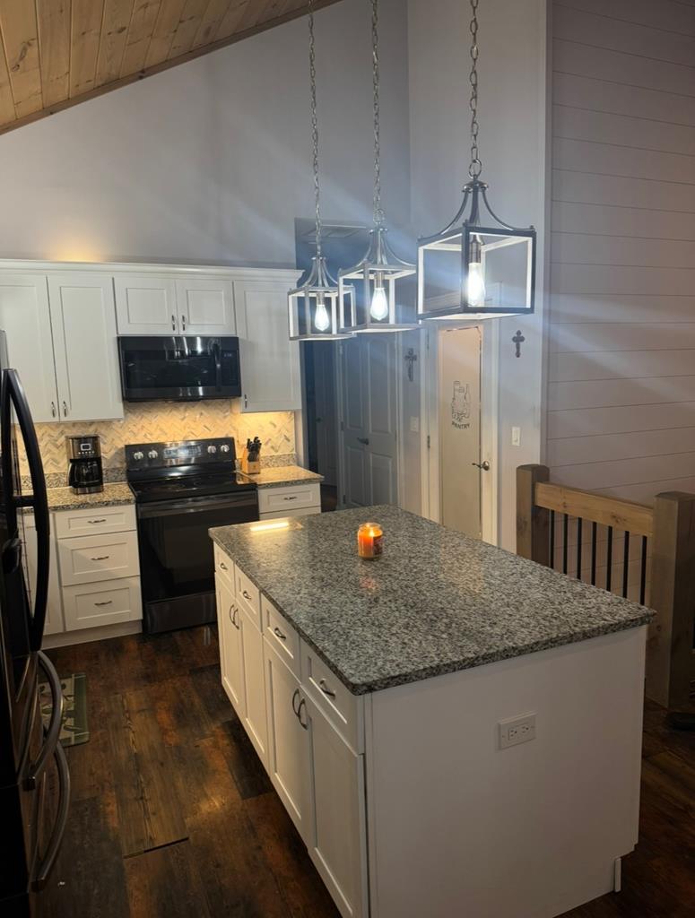 Blue Ridge, Georgia, 30513, United States, 4 Bedrooms Bedrooms, ,3 BathroomsBathrooms,Residential,For Sale,1919081