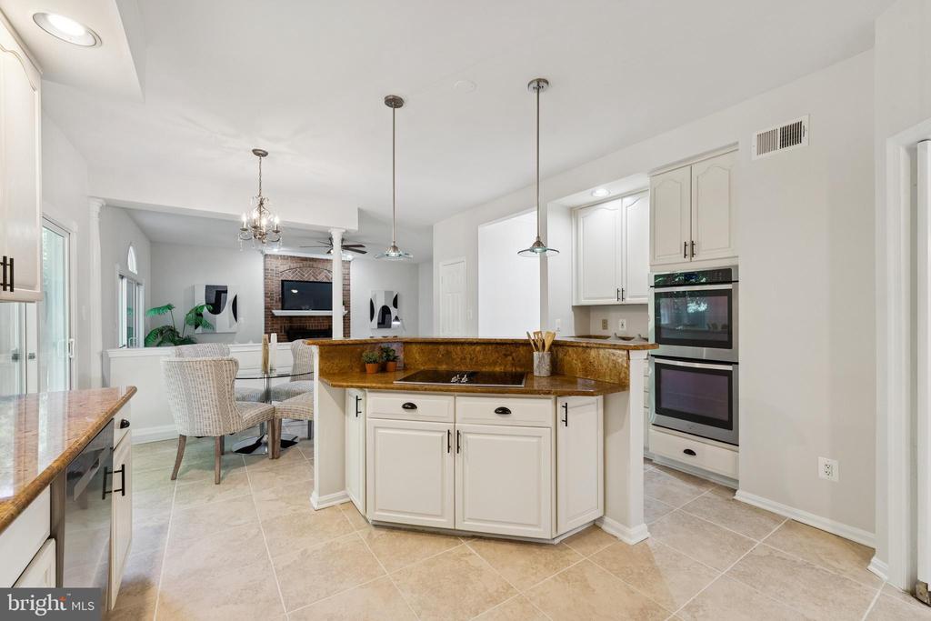 Fairfax Station, Virginia, 22039, United States, 5 Bedrooms Bedrooms, ,4 BathroomsBathrooms,Residential,For Sale,1887245
