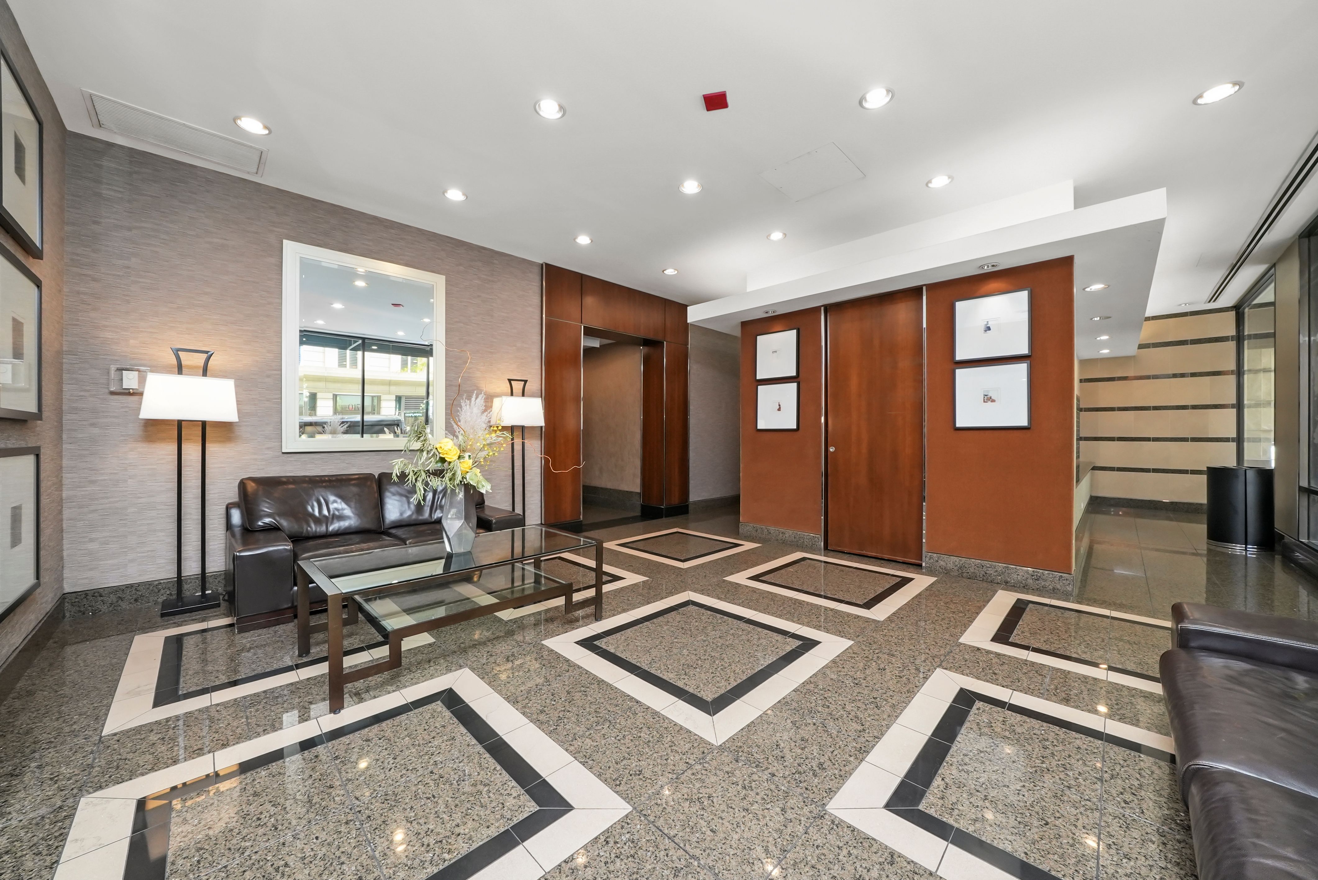  Spacious and Bright Perfectly Located in River North - 物件實景