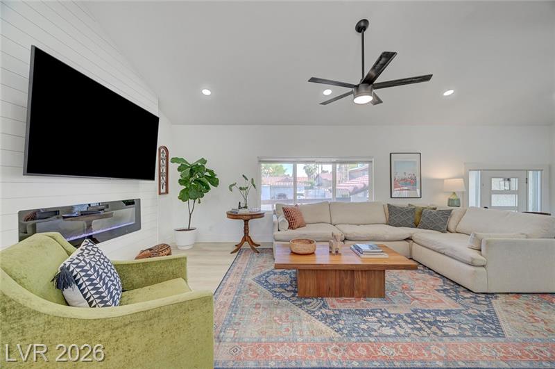 Las Vegas, Nevada, 89120, United States, 4 Bedrooms Bedrooms, ,3 BathroomsBathrooms,Residential,For Sale,2047975