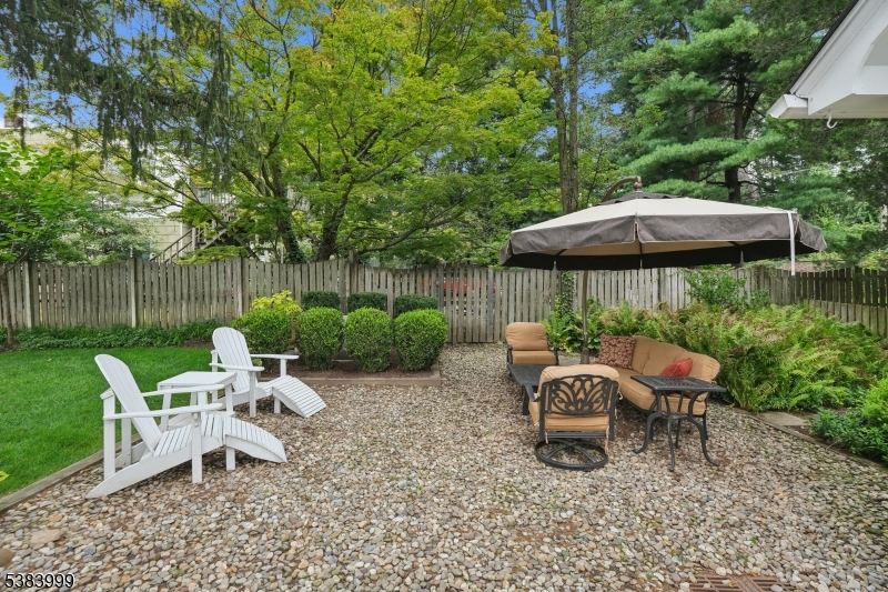 Millburn Twp., New Jersey, 07078, United States, 3 Bedrooms Bedrooms, ,3 BathroomsBathrooms,Residential,For Sale,1988129