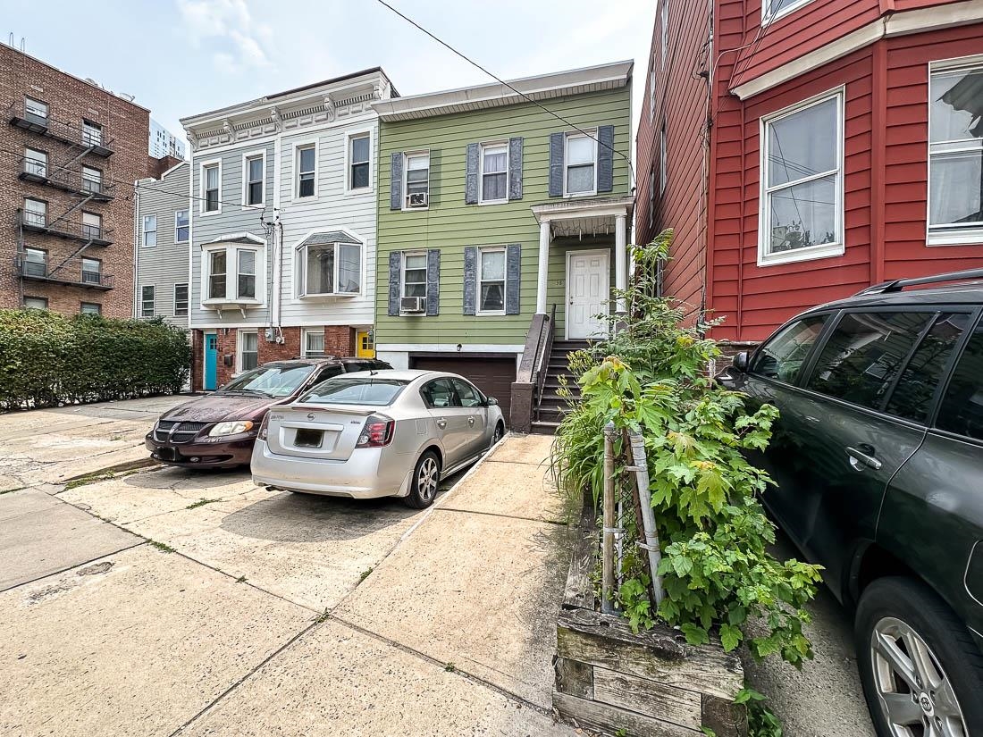 Jersey City, New Jersey, 07306, United States, 4 Bedrooms Bedrooms, ,3 BathroomsBathrooms,Residential,For Sale,1859473