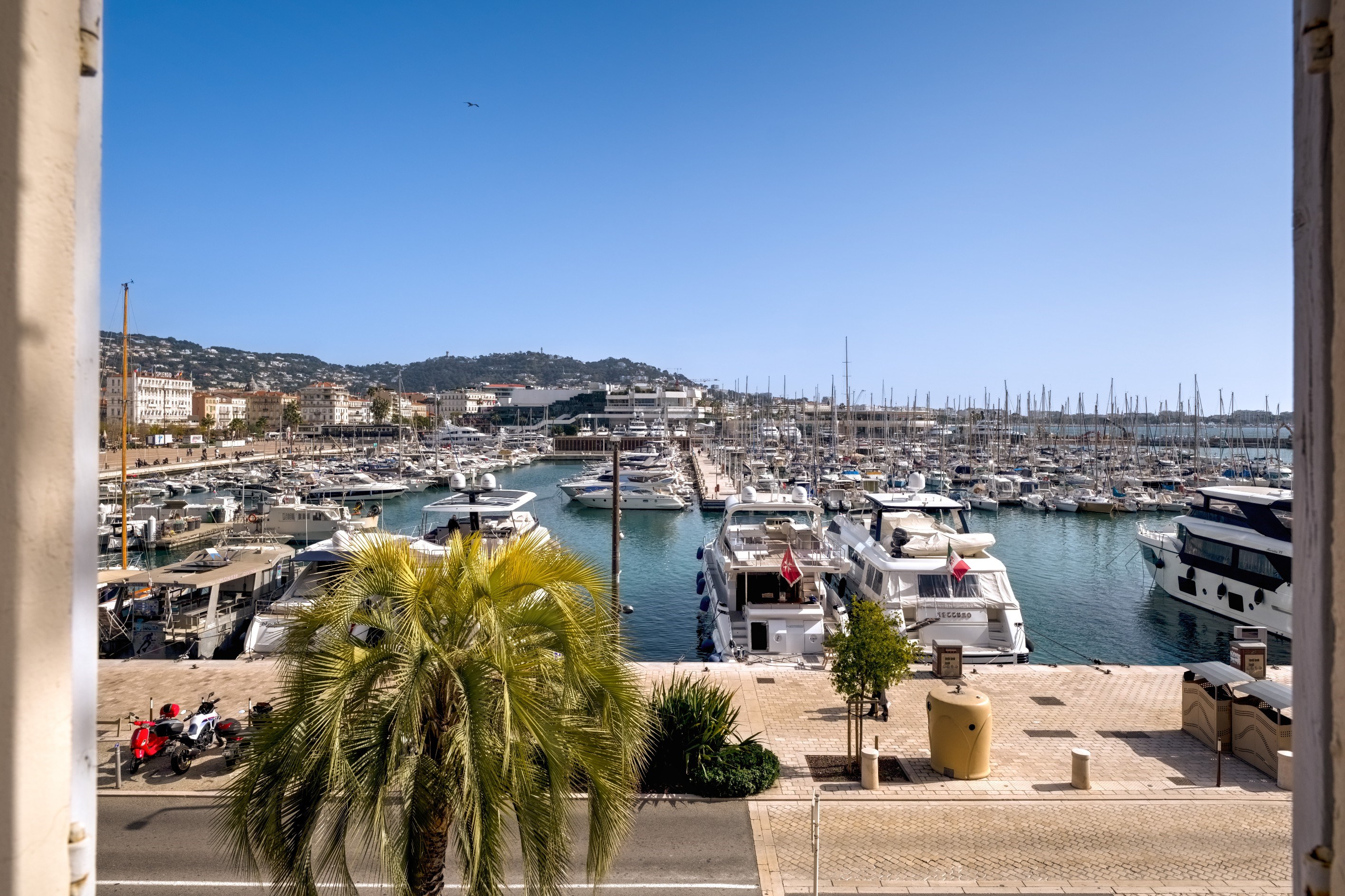  Cannes 2 bedroom apartment 55 sqm with Old Port view, quai Saint-Pierre - 物件實景