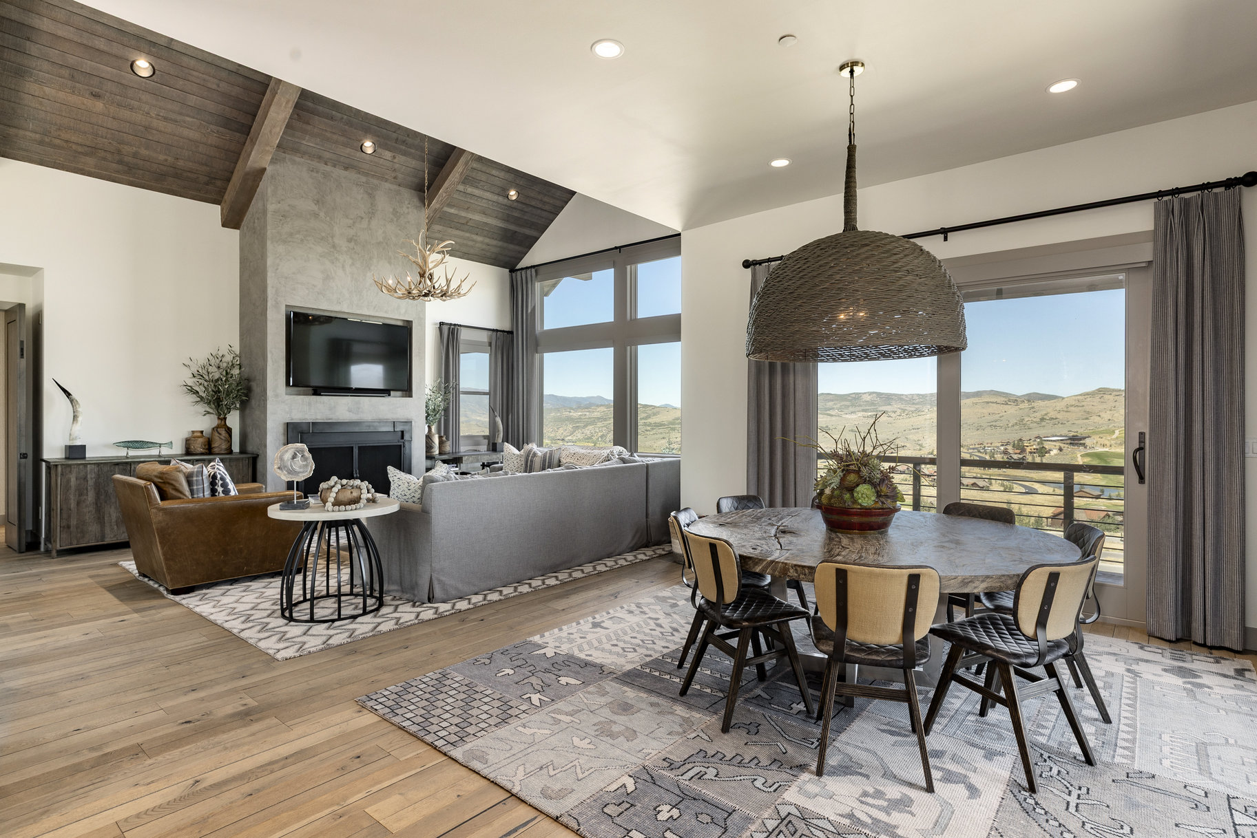  Panoramic Views From This Gorgeous 4-Bedroom Cabin Home at Victory Ranch - 物件實景