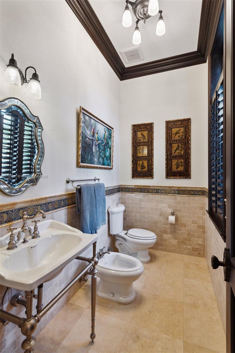Marathon, Florida, 33050, United States, 5 Bedrooms Bedrooms, ,9 BathroomsBathrooms,Residential,For Sale,1933617
