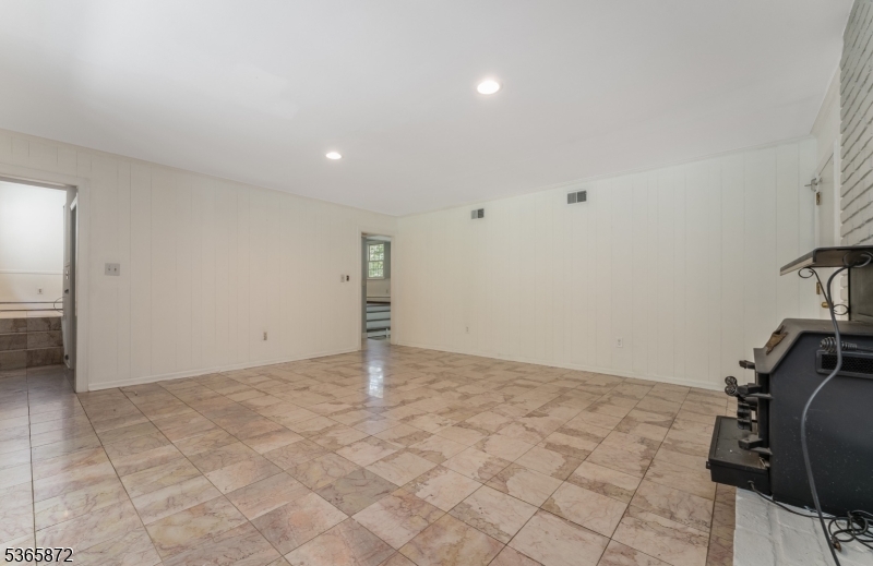 Bridgewater Twp., New Jersey, 08807, United States, 4 Bedrooms Bedrooms, ,3 BathroomsBathrooms,Residential,For Sale,1867393