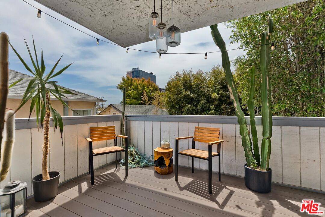 West Hollywood, California, 90069, United States, 2 Bedrooms Bedrooms, ,2 BathroomsBathrooms,Residential,For Sale,1819033
