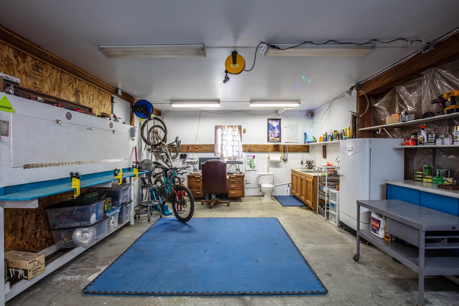  Renovated Waterfront Retreat with Private Dock & Guest Barn - 物件實景