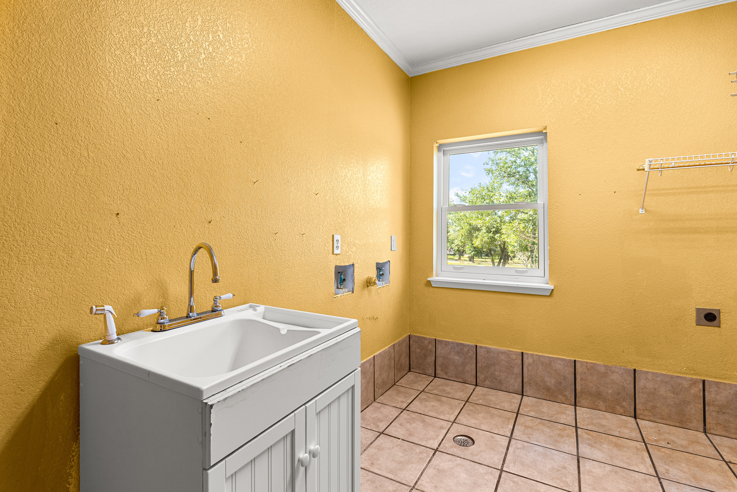 Adkins, Texas, 78101, United States, 4 Bedrooms Bedrooms, ,2 BathroomsBathrooms,Residential,For Sale,1979790